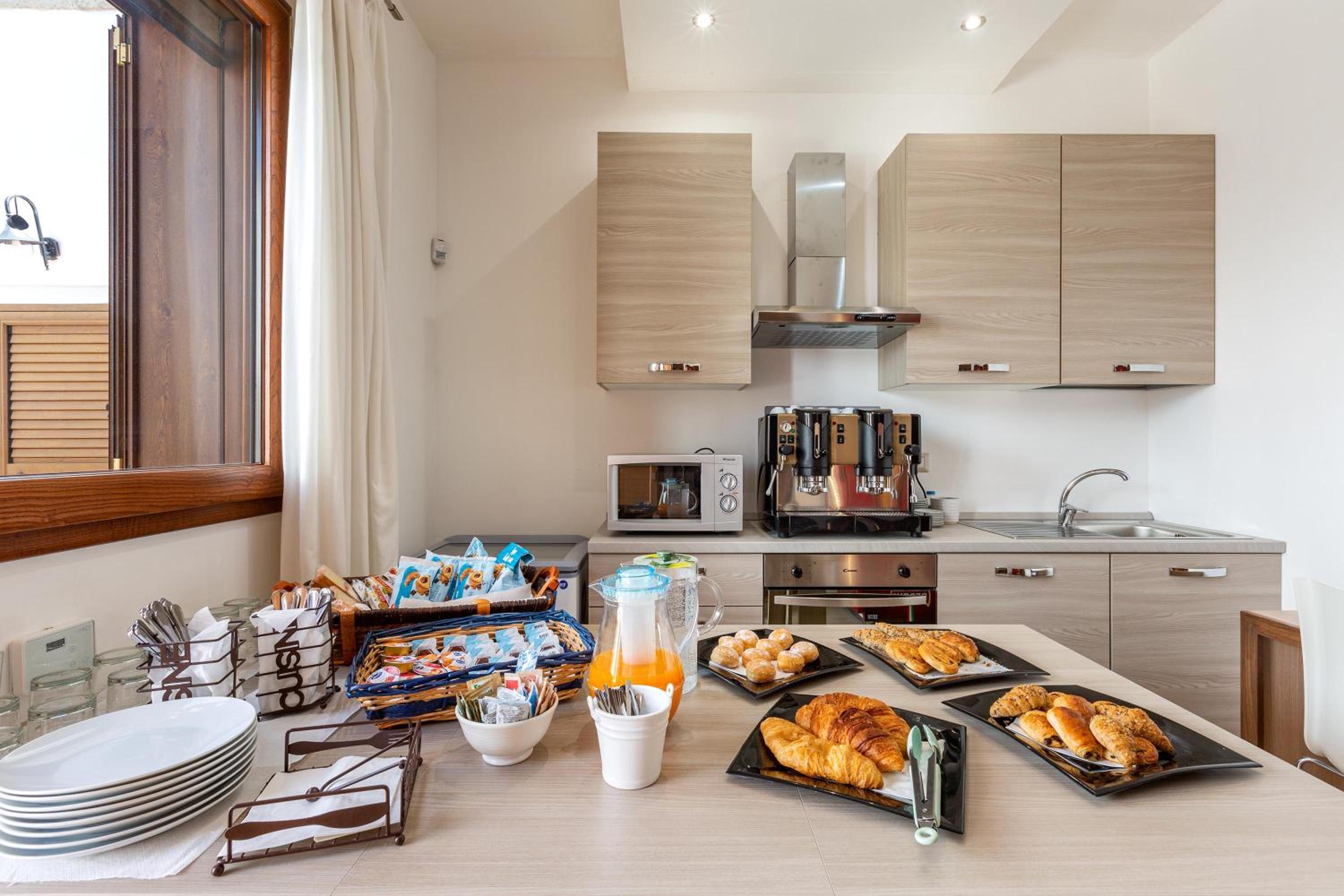 Lido Marini Rooms view 3