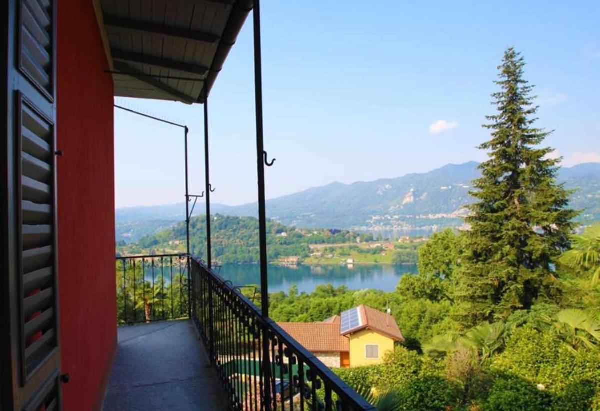 Domus Cusiana complesso vista lago e piscina view 2