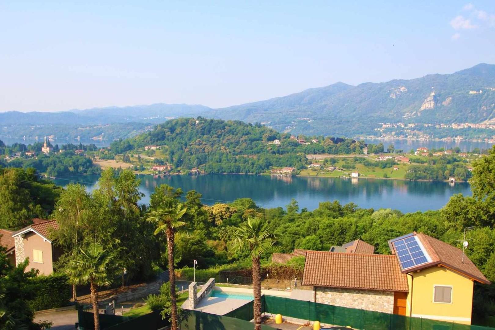 Domus Cusiana complesso vista lago e piscina view 3