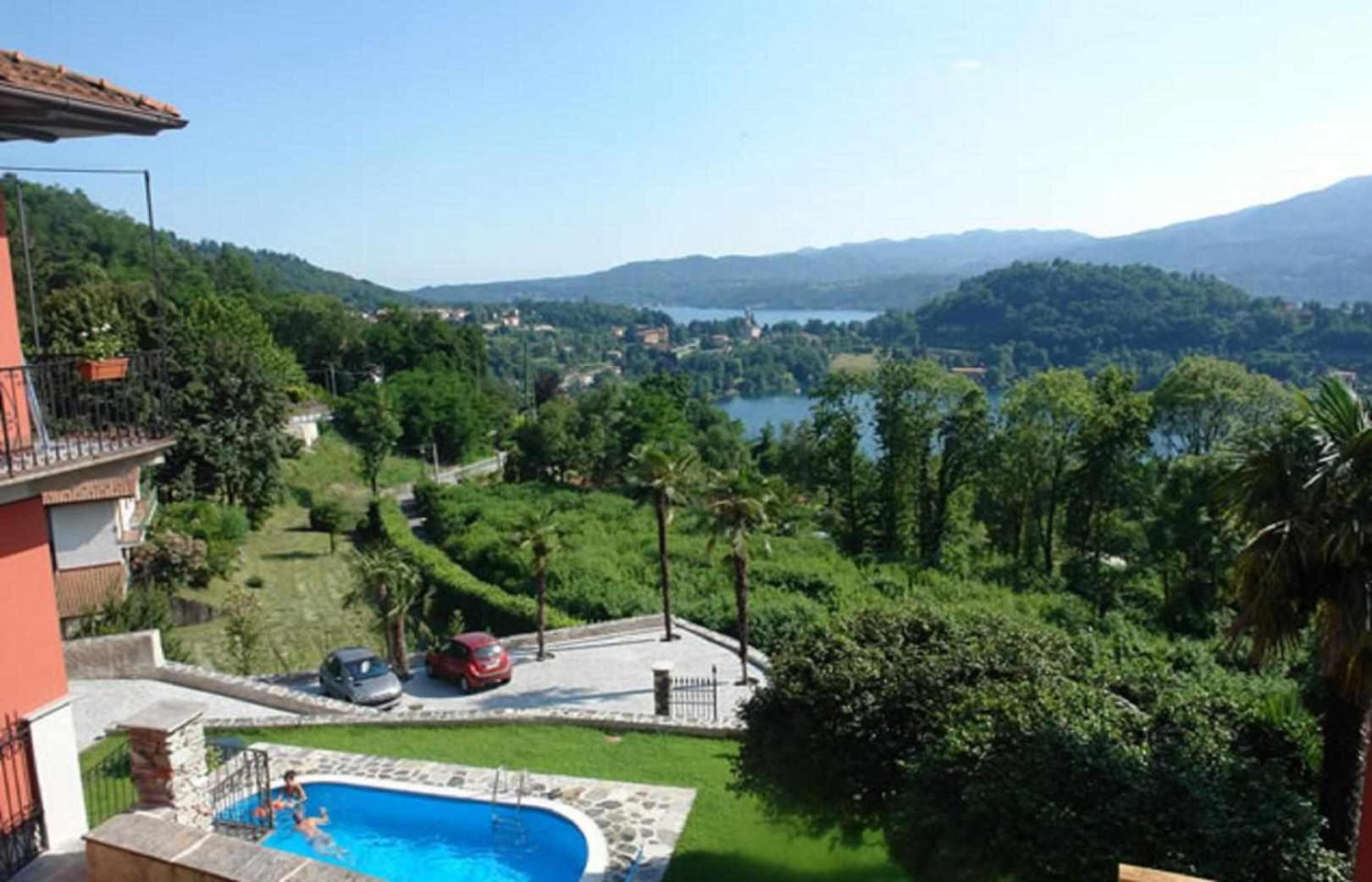Domus Cusiana complesso vista lago e piscina view 5