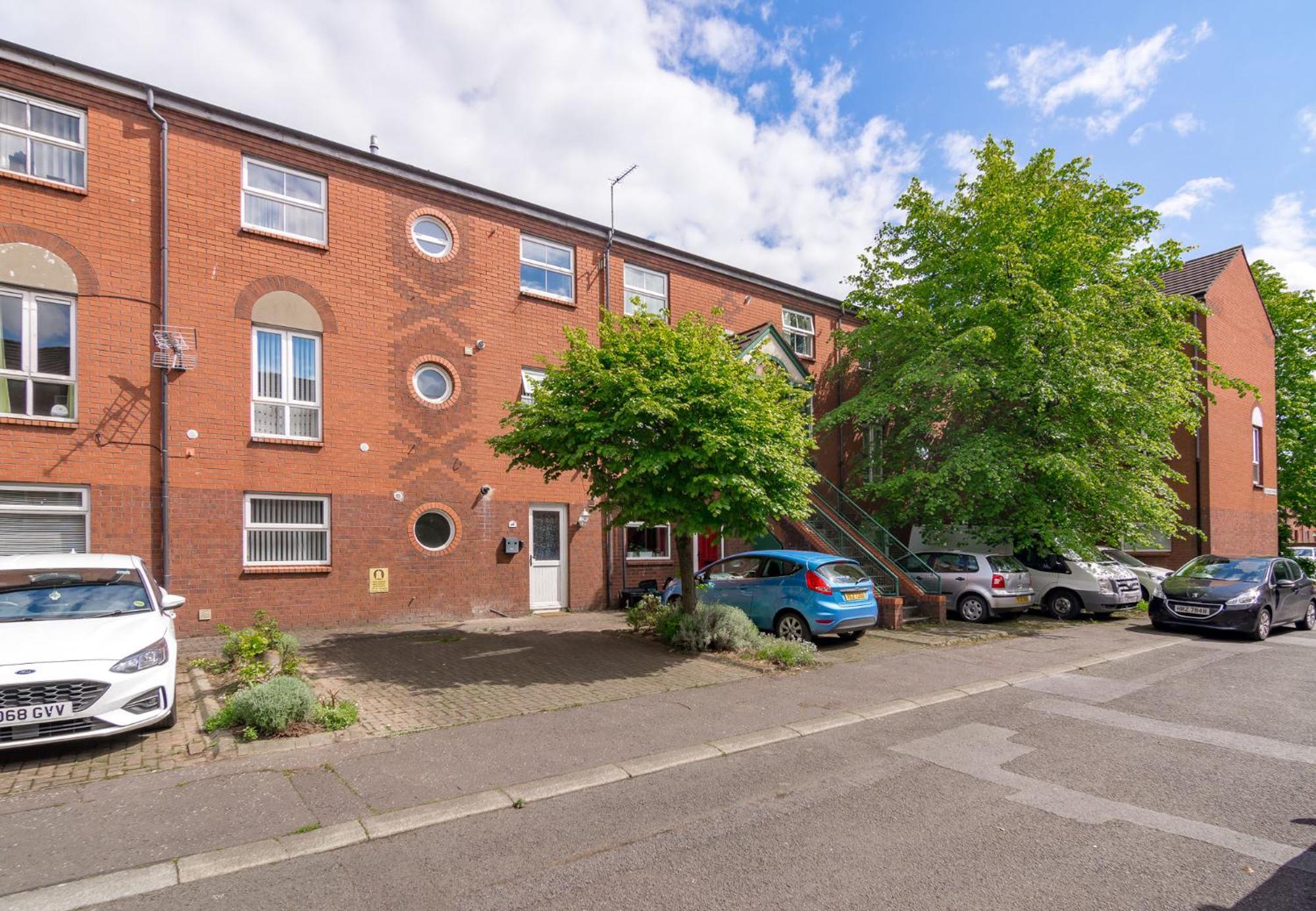 Hotel Central Belfast Apartments, Salisbury - Image 1