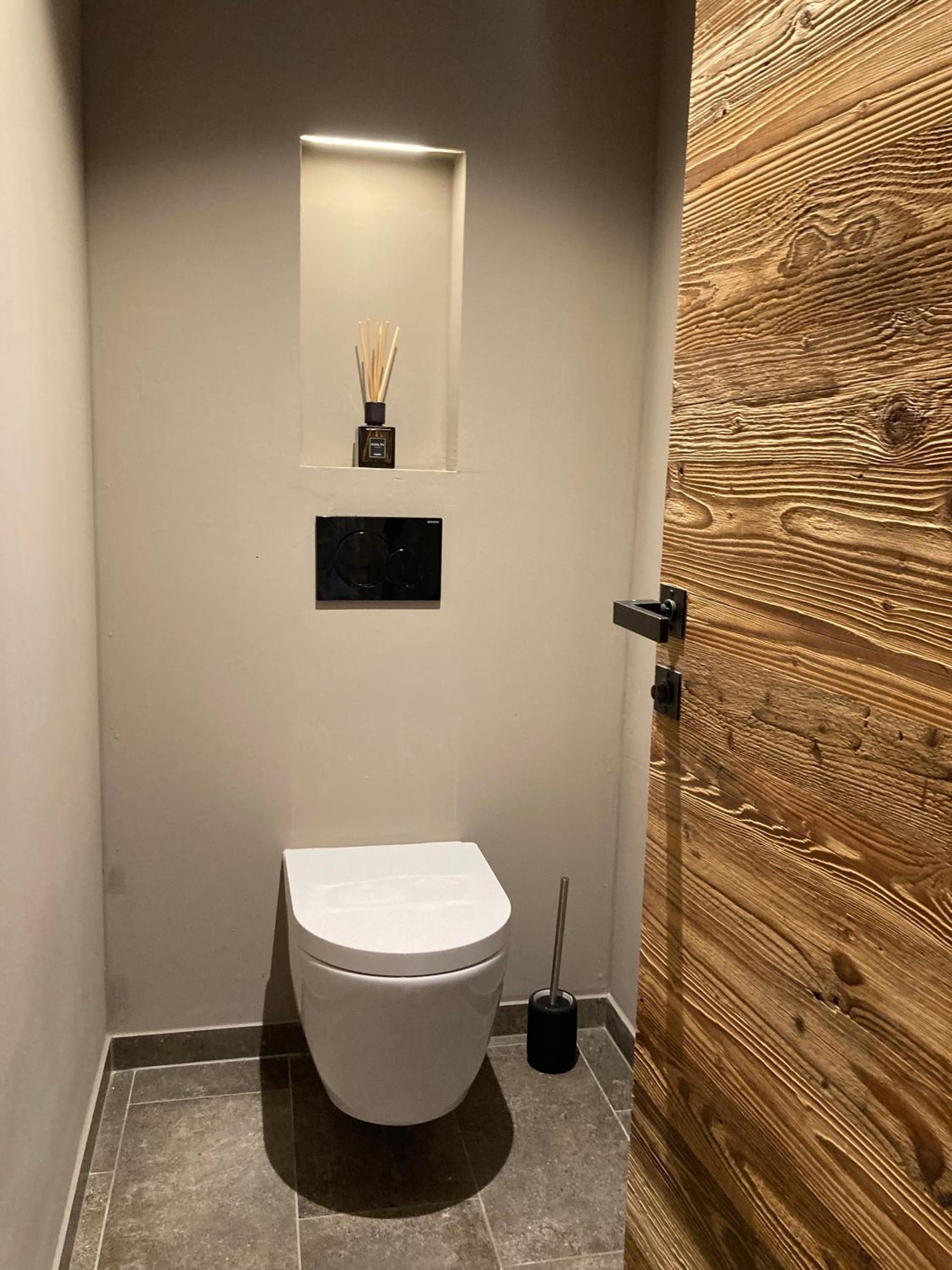 HAHNENKAMM SUITE Central Luxury SKI-IN SKI-OUT with Spa, parking & fireplace