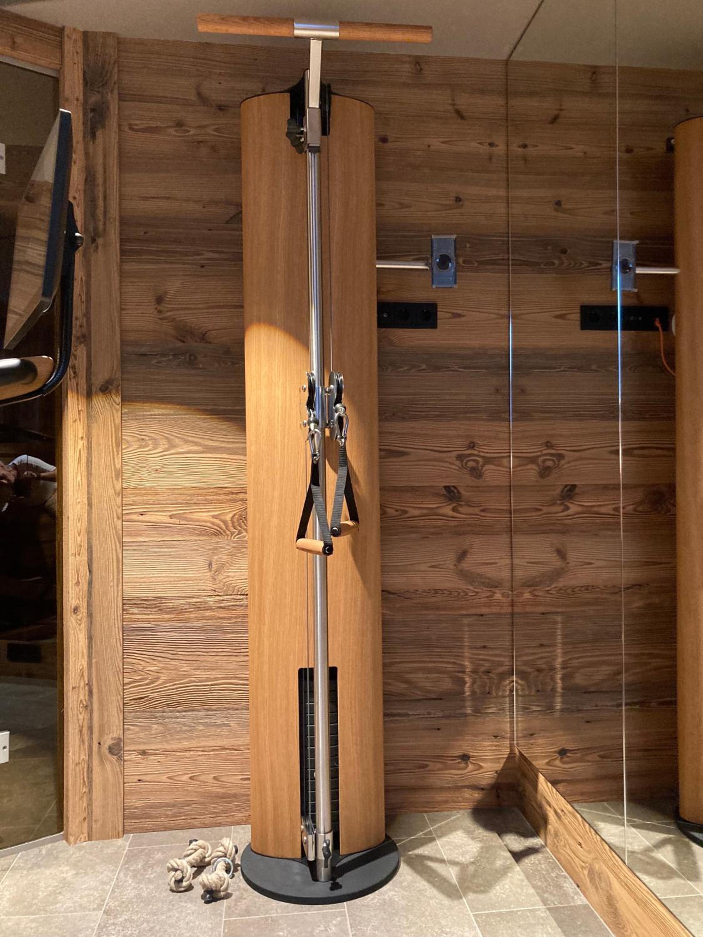 HAHNENKAMM SUITE Central Luxury SKI-IN SKI-OUT with Spa, parking & fireplace