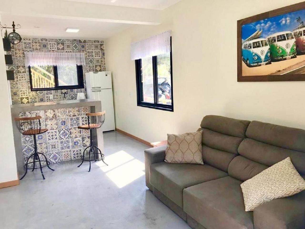 Casa Privativa com Piscina na Barra da Ferrugem/SC