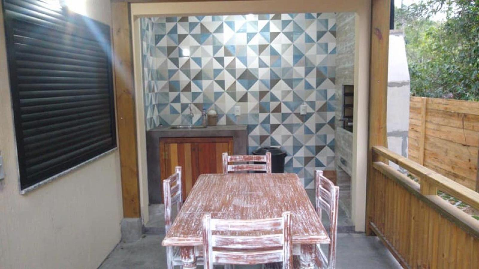 Casa Privativa com Piscina na Barra da Ferrugem/SC