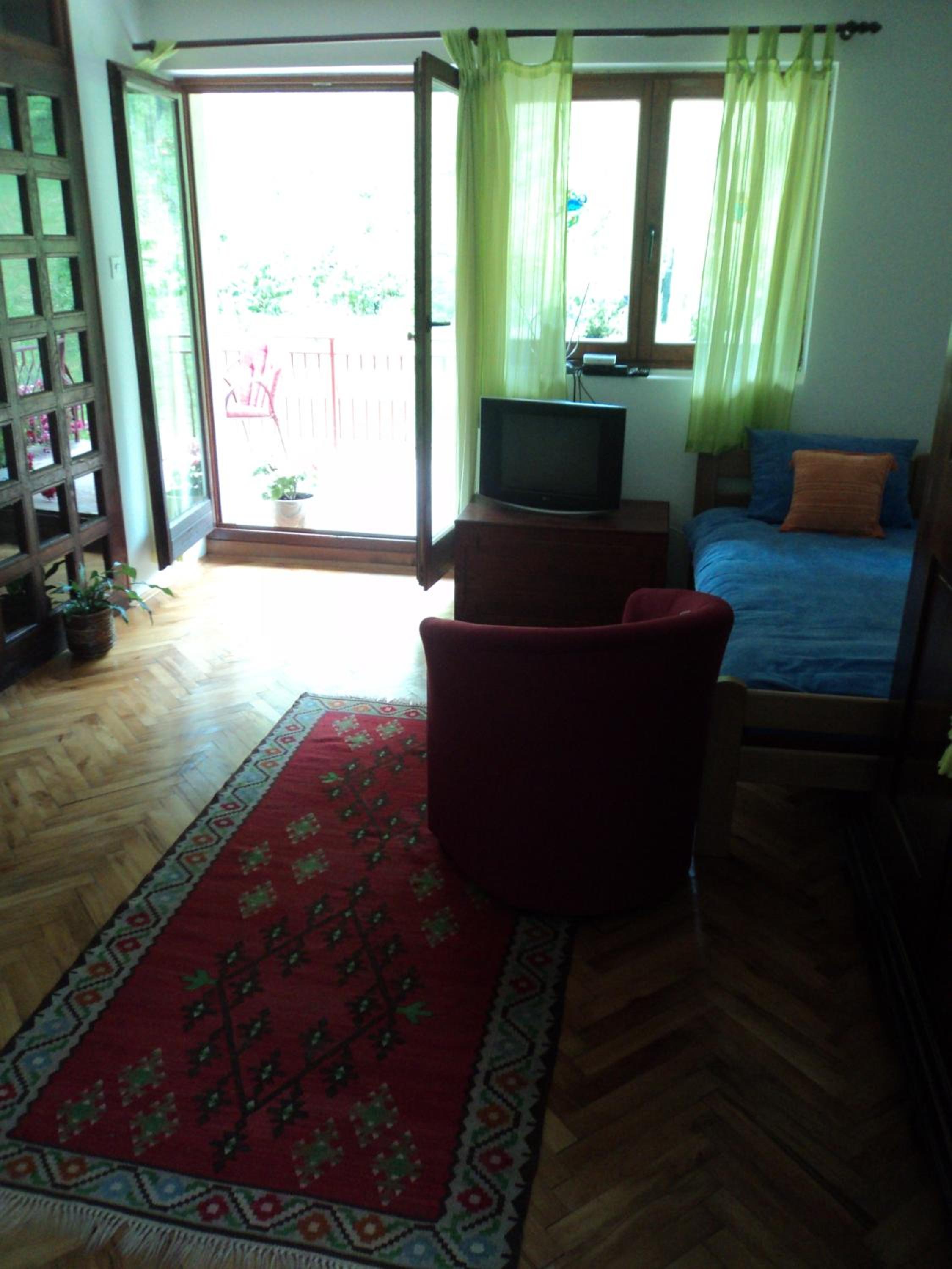 Photo 9