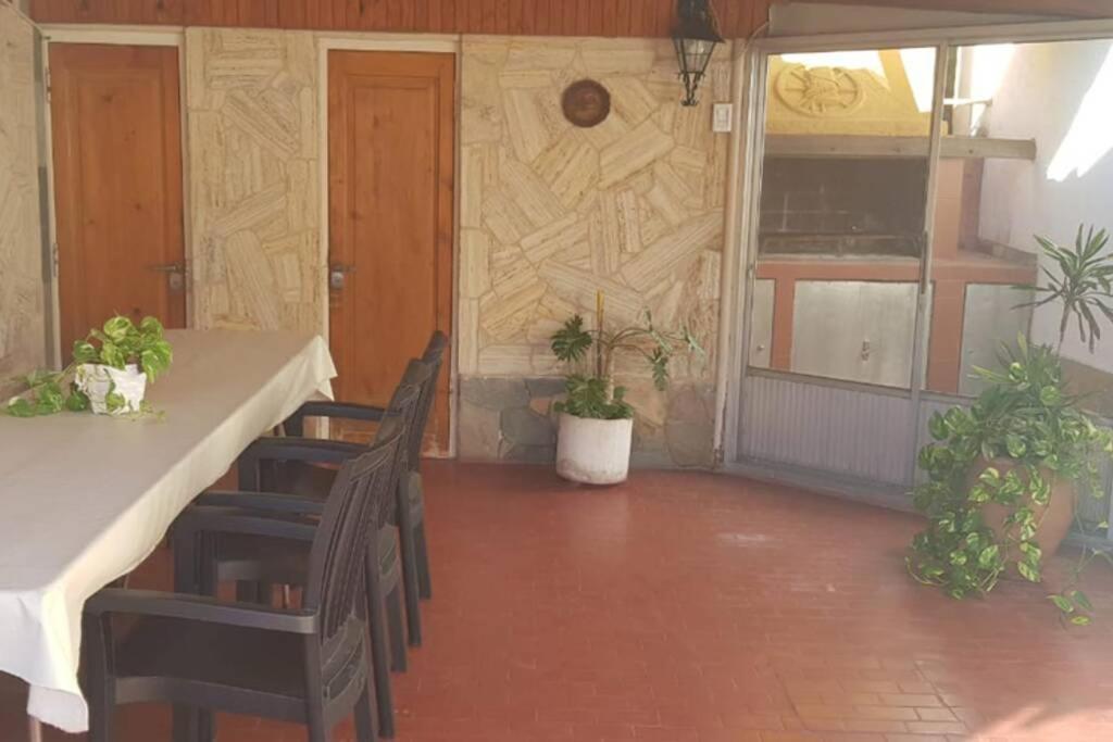 Casona LA FLORIDA con parque y pileta, a una cuadra del río