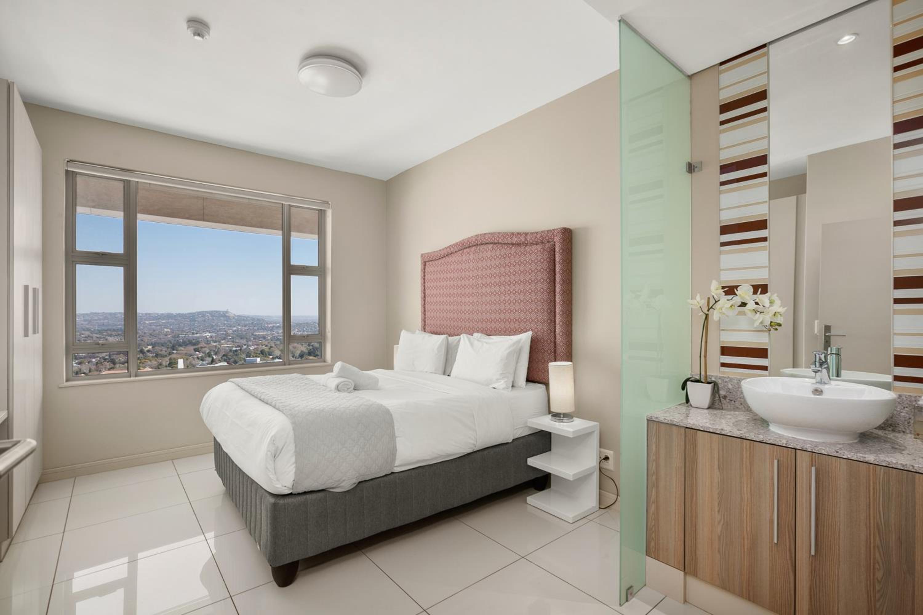 Easy Stay - The Tyrwhitt Rosebank