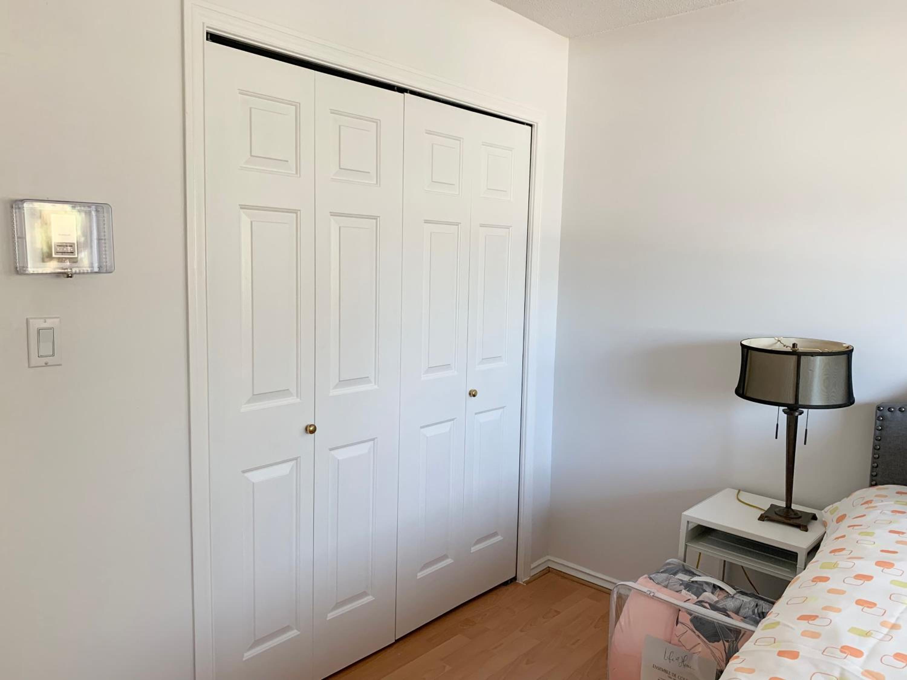 One Bedroom queen bed Sharing Washroom in Tiger Sweet House License##