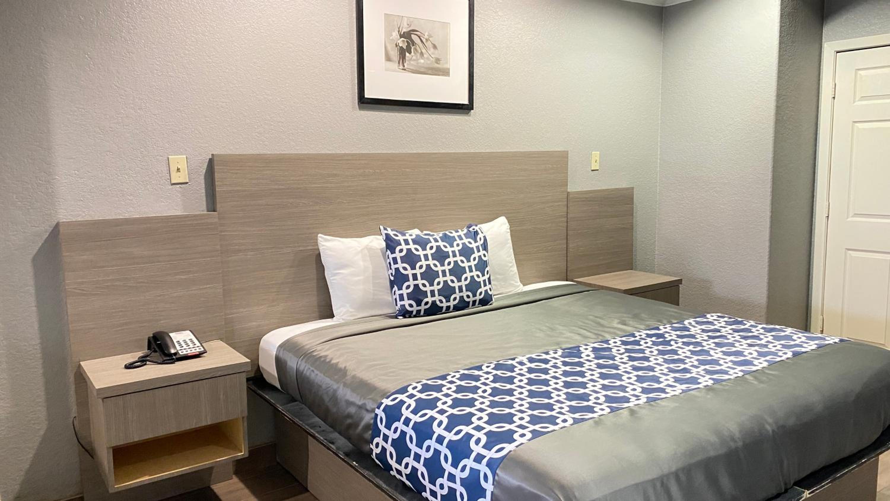 Island Suites Hobby Airport