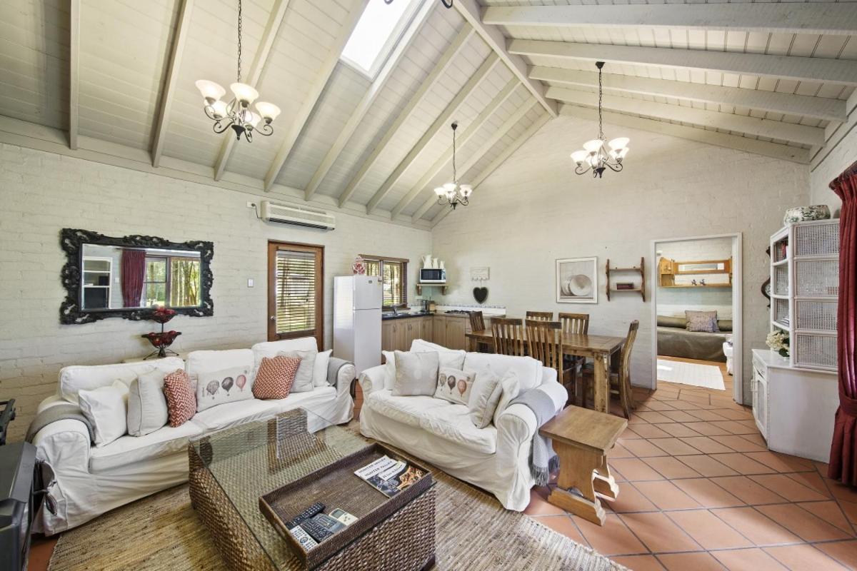 Thistle Hill Guesthouse - walk to many wineries and restaurants
