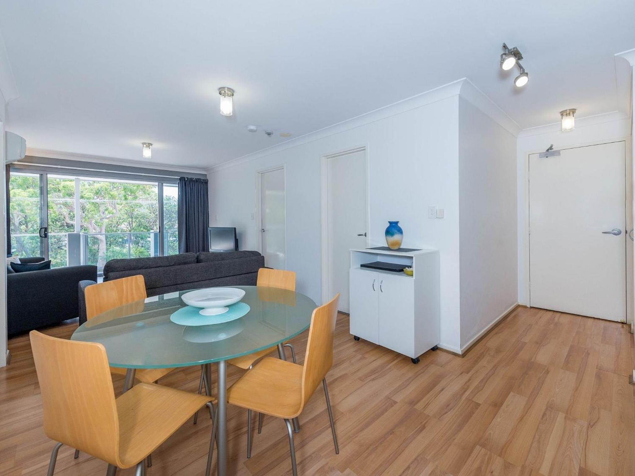 Shoal Bay Beach Apartments 18 fantastic air conditioned unit with a pool and lift view 3