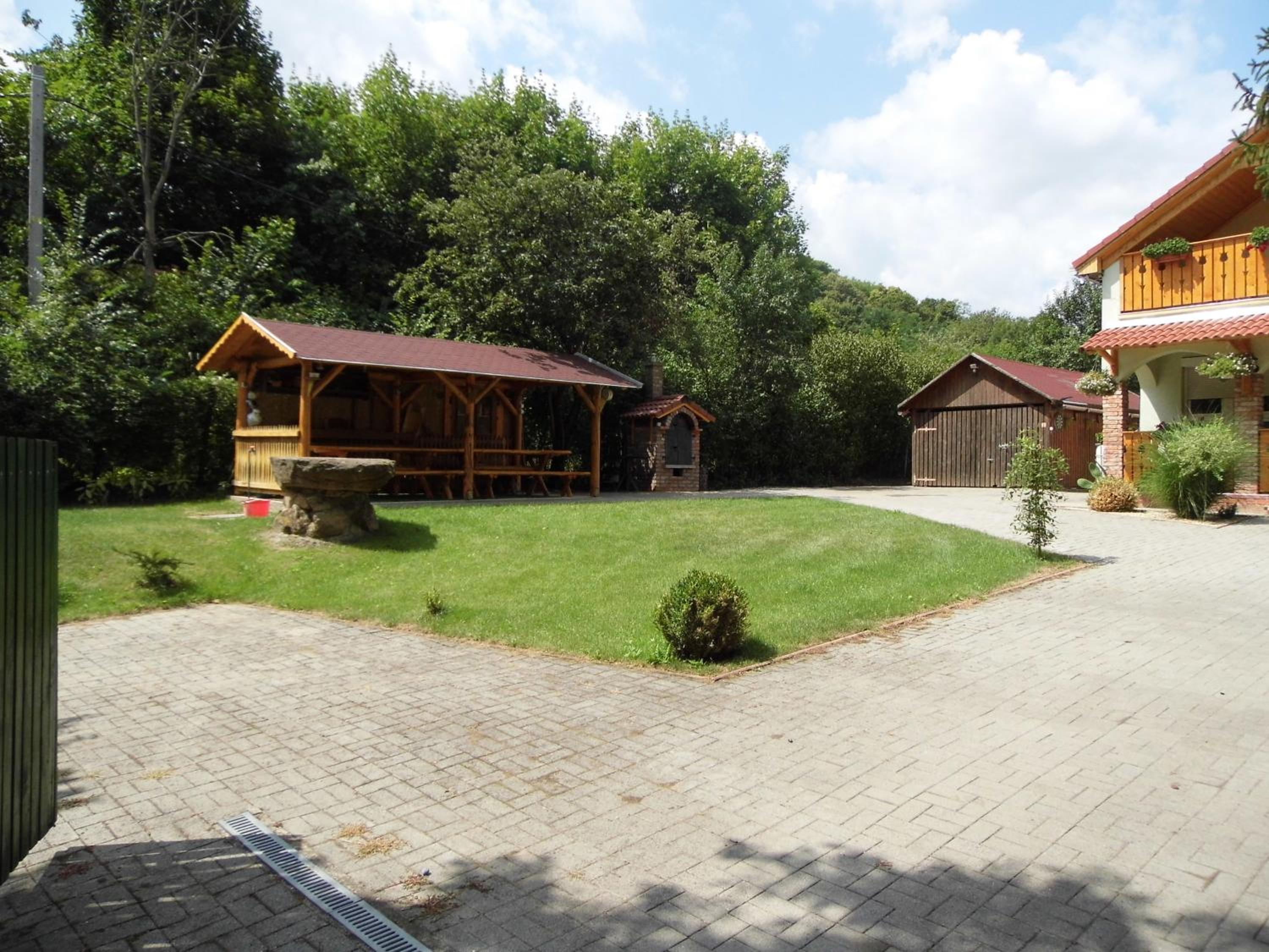 Photo 10