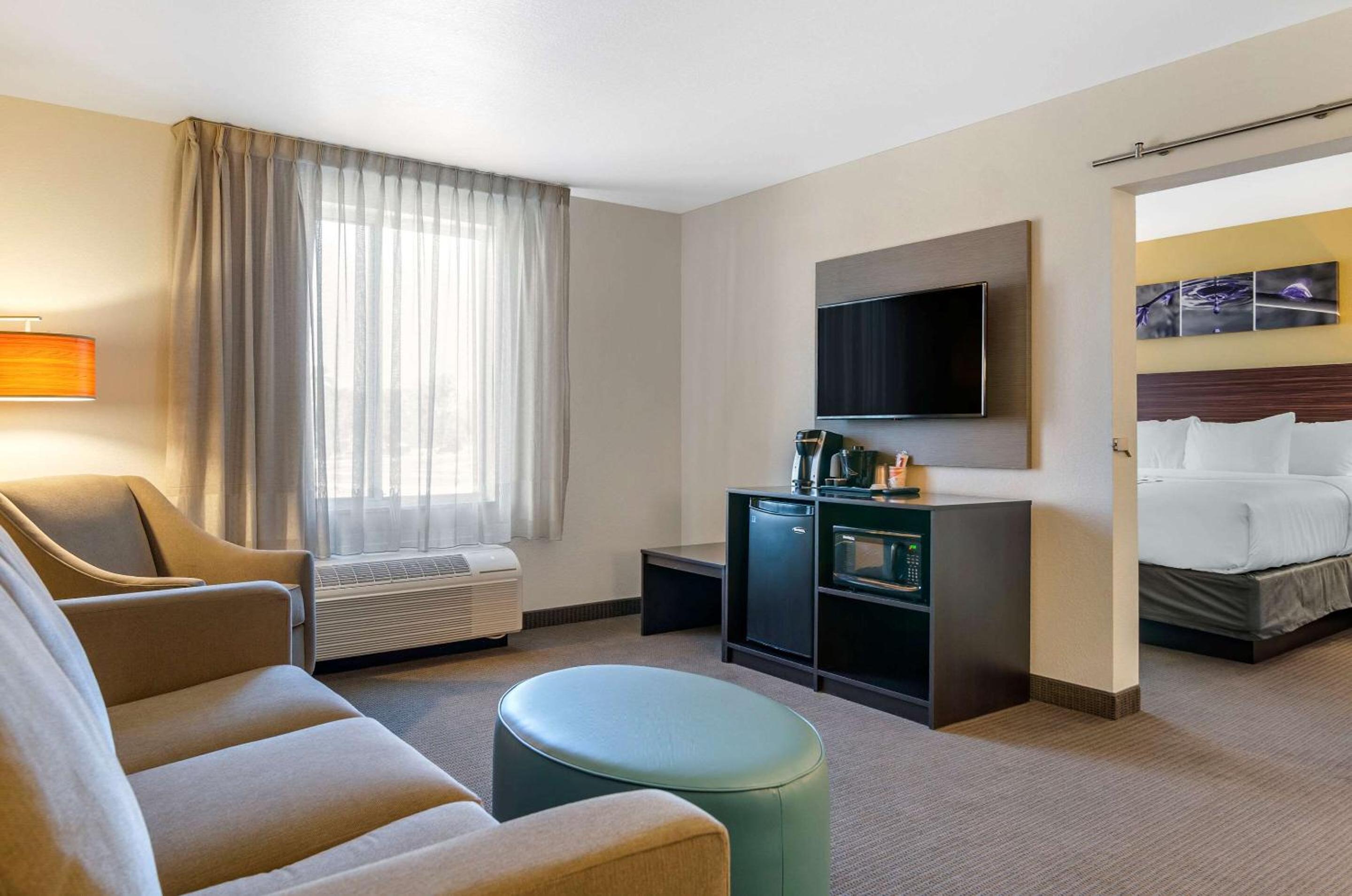 Great Falls Vacations - Sleep Inn  Suites Great Falls Airport - Property Image 10