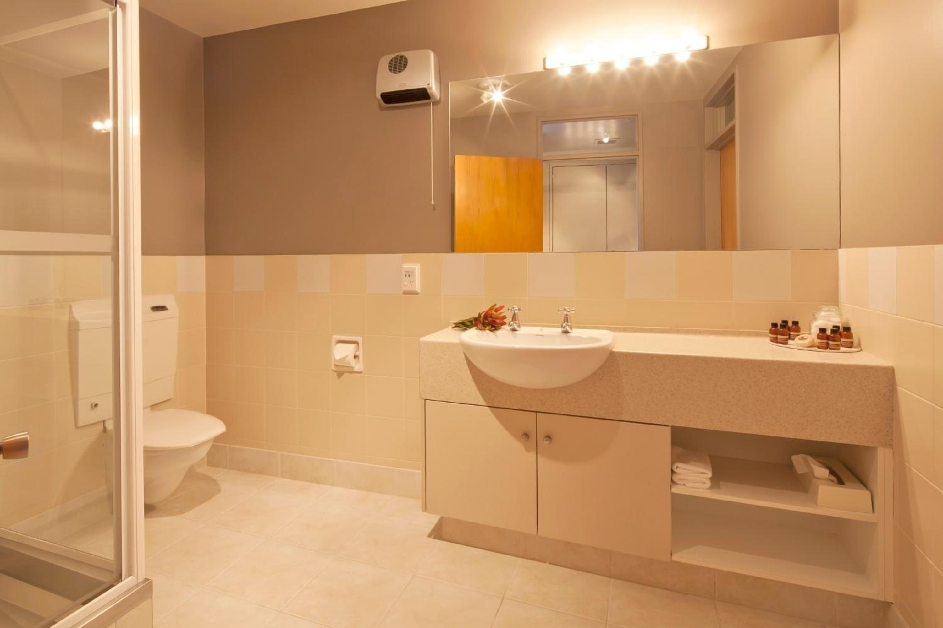 Spinnaker Bay Apartments