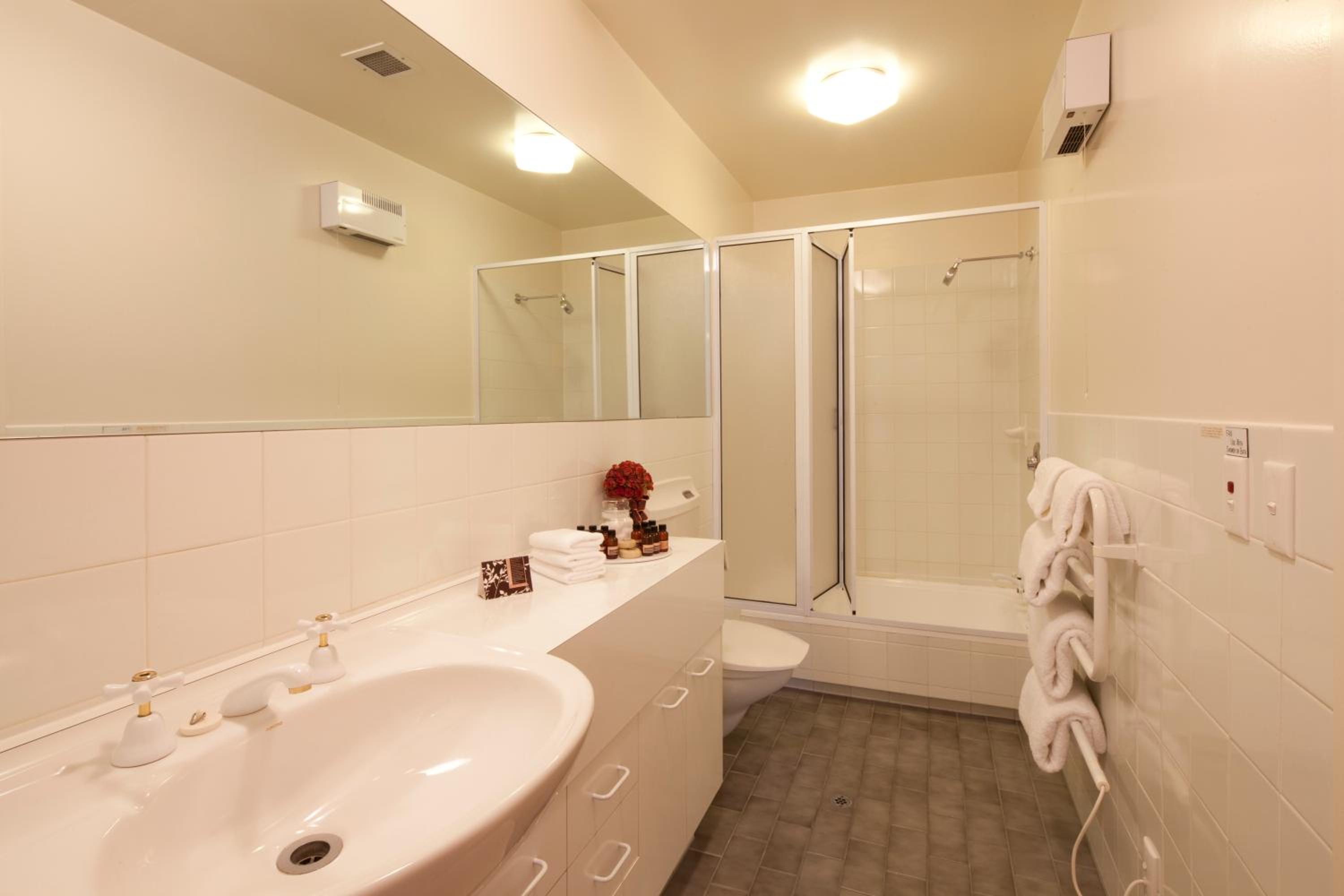 Spinnaker Bay Apartments
