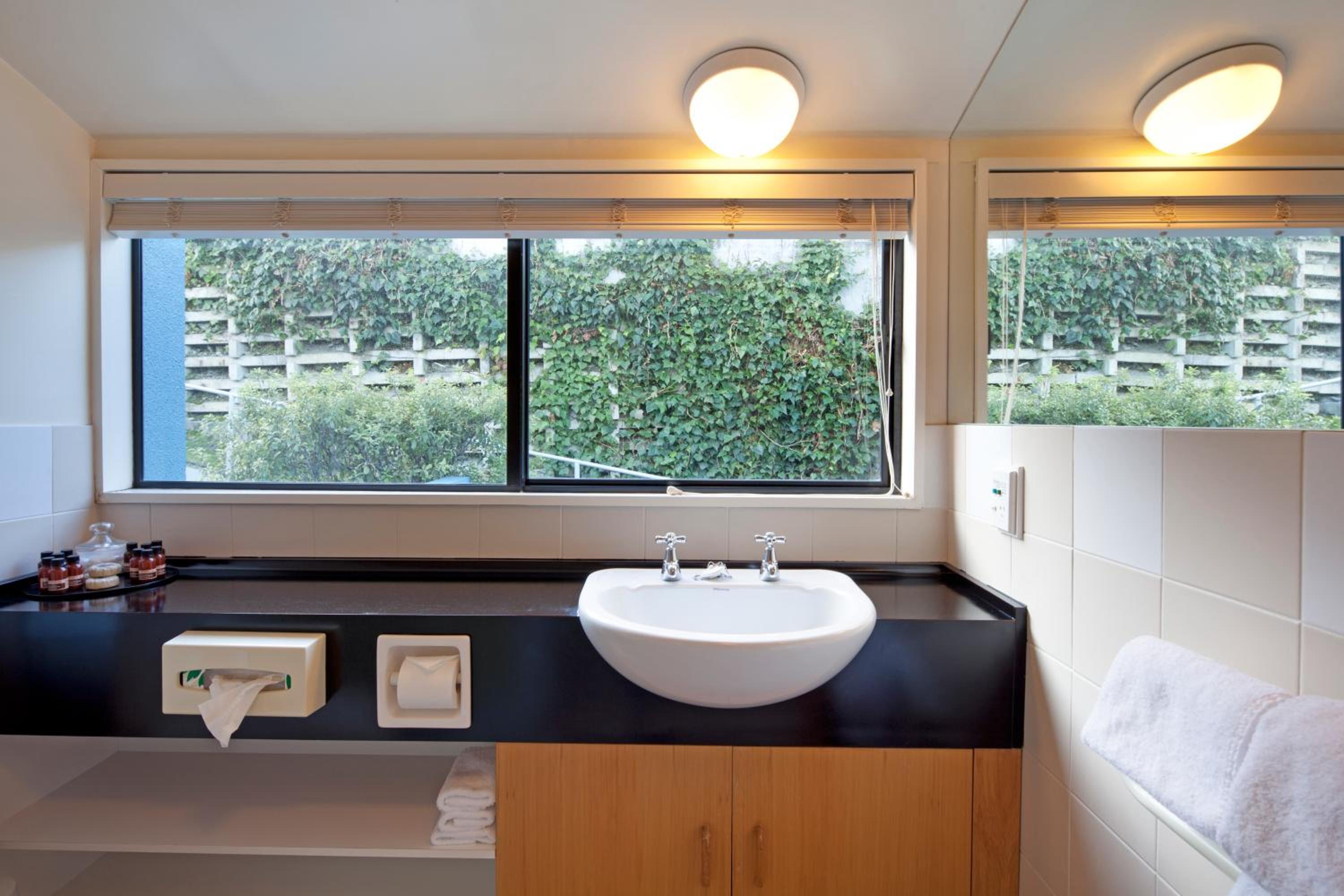 Spinnaker Bay Apartments