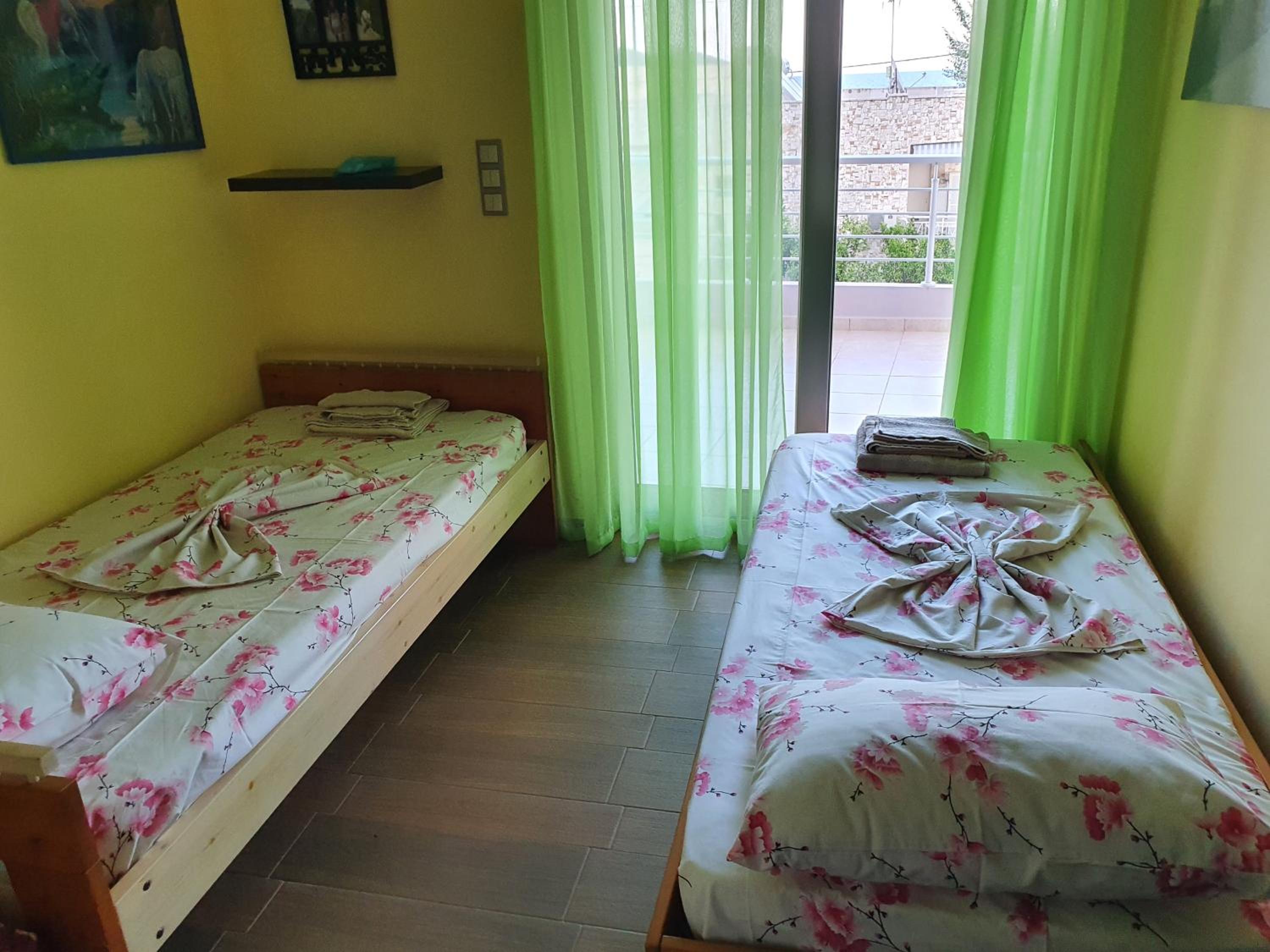 VILLA BY THE SEA VRAVRONA LOUTSA(NEAR THE AIRPORT&METROPOLITAN)