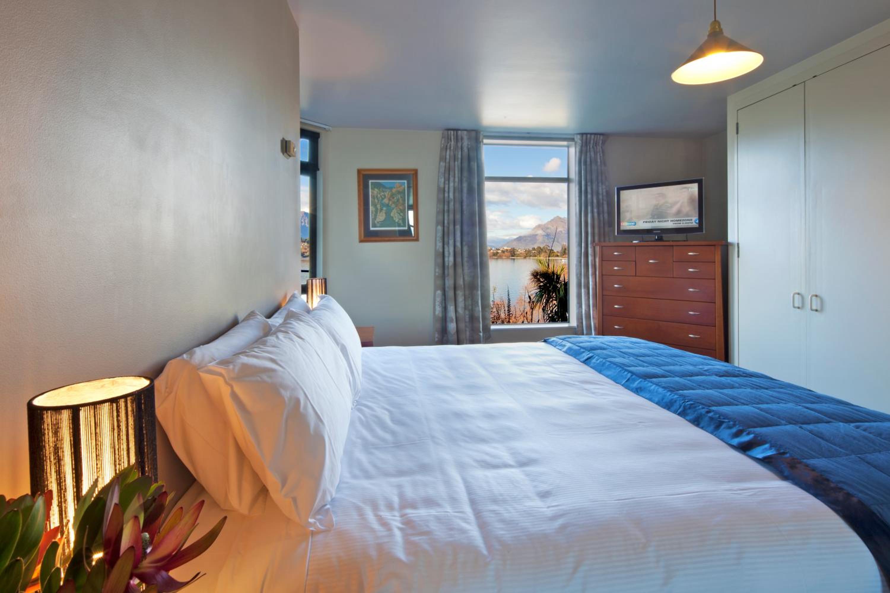 Spinnaker Bay Apartments