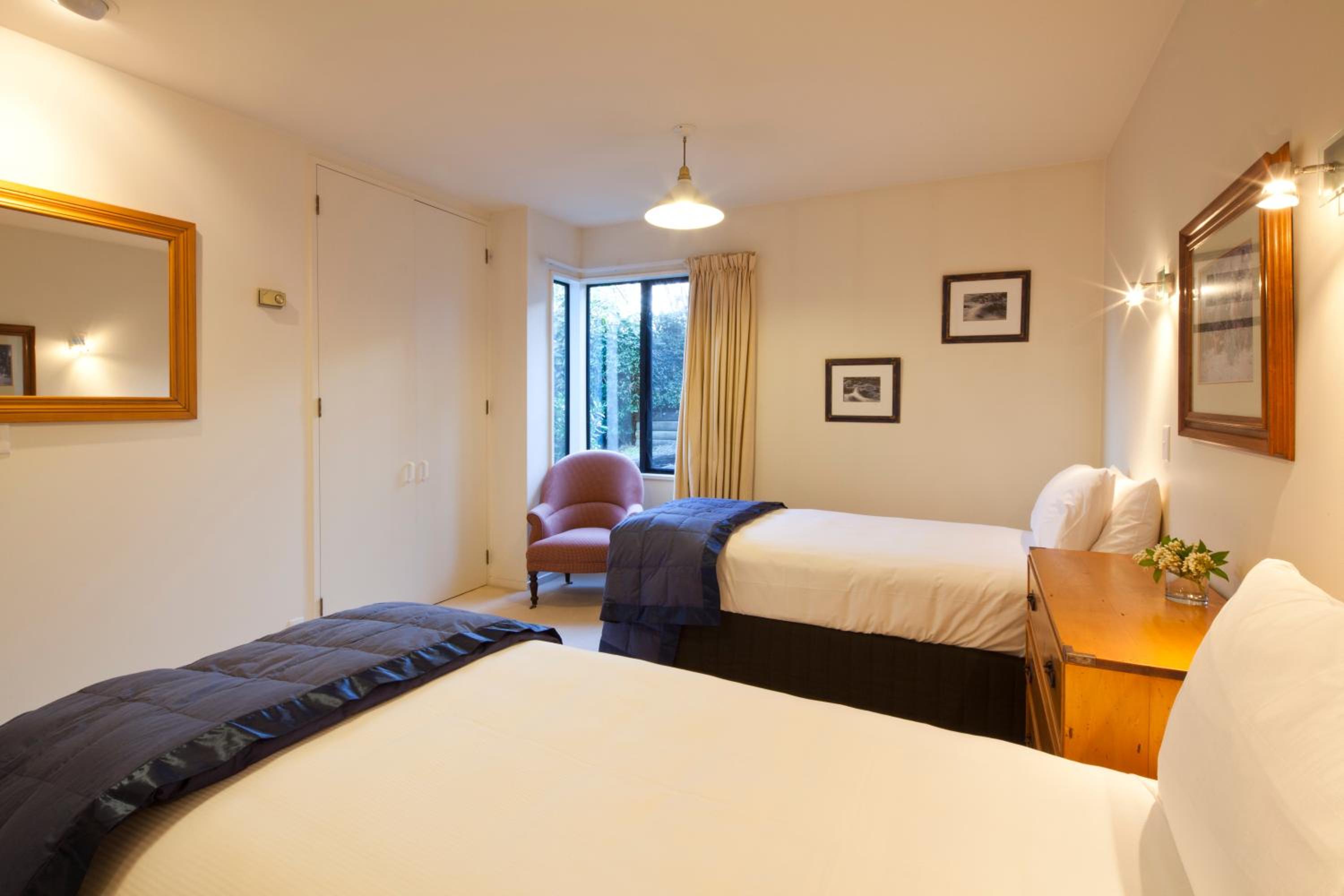 Spinnaker Bay Apartments