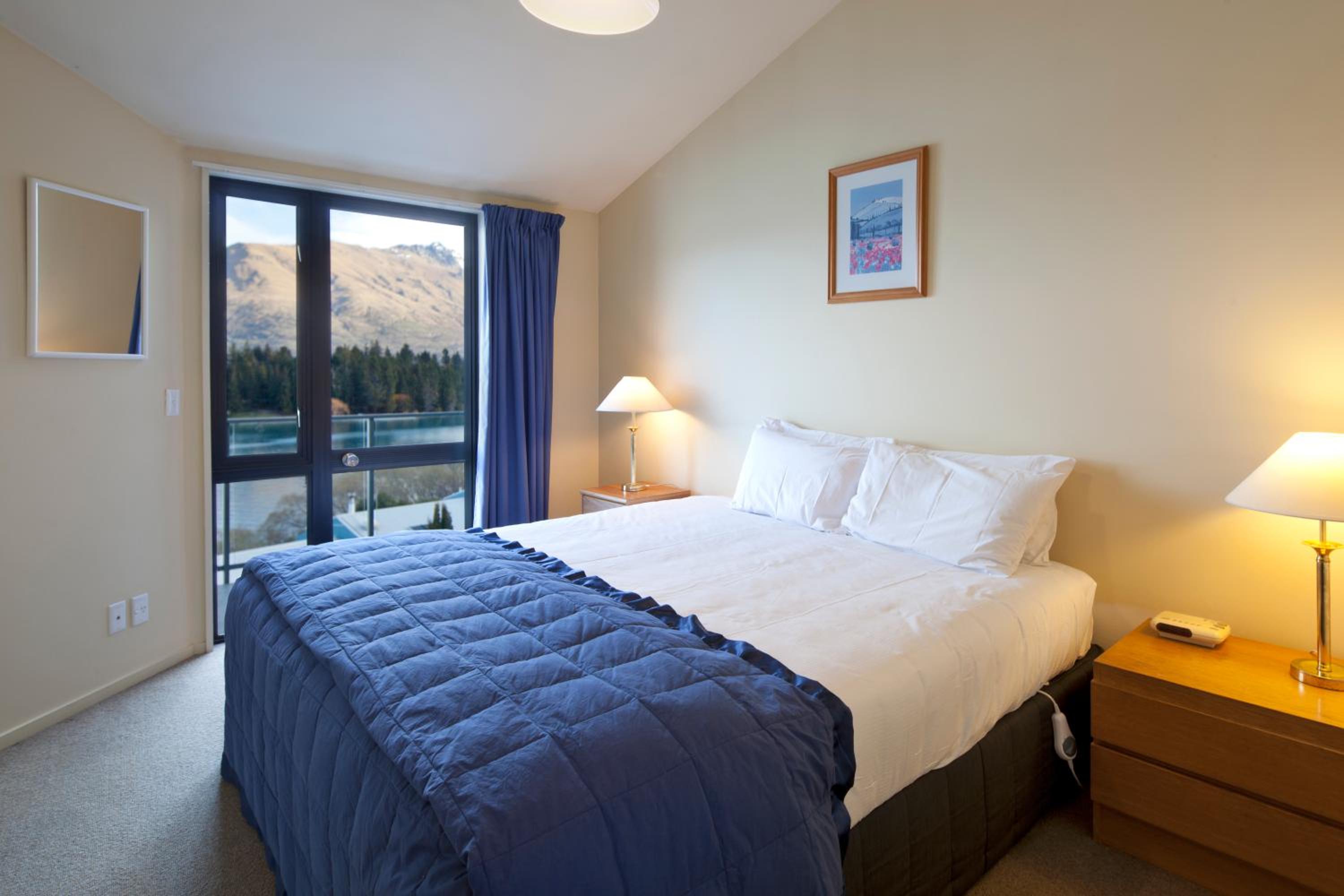 Spinnaker Bay Apartments