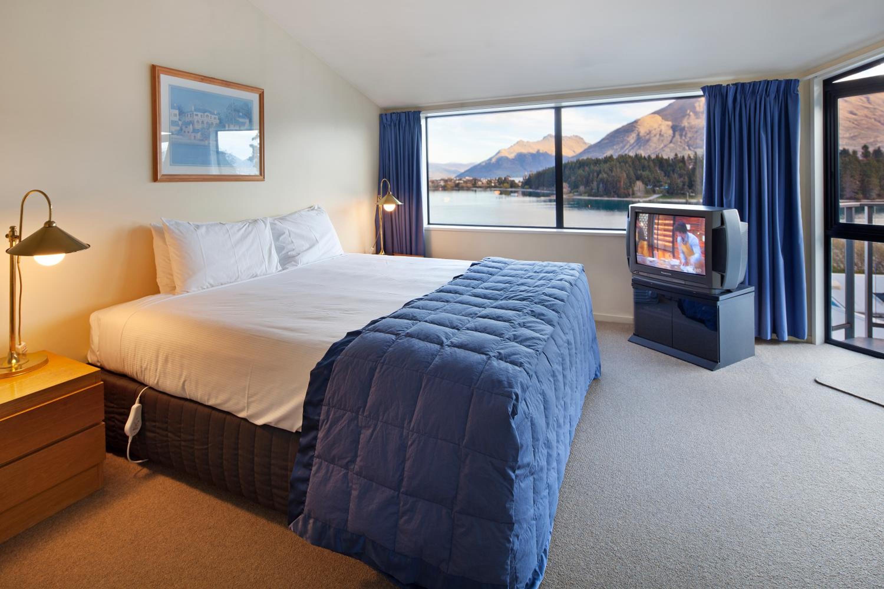 Spinnaker Bay Apartments