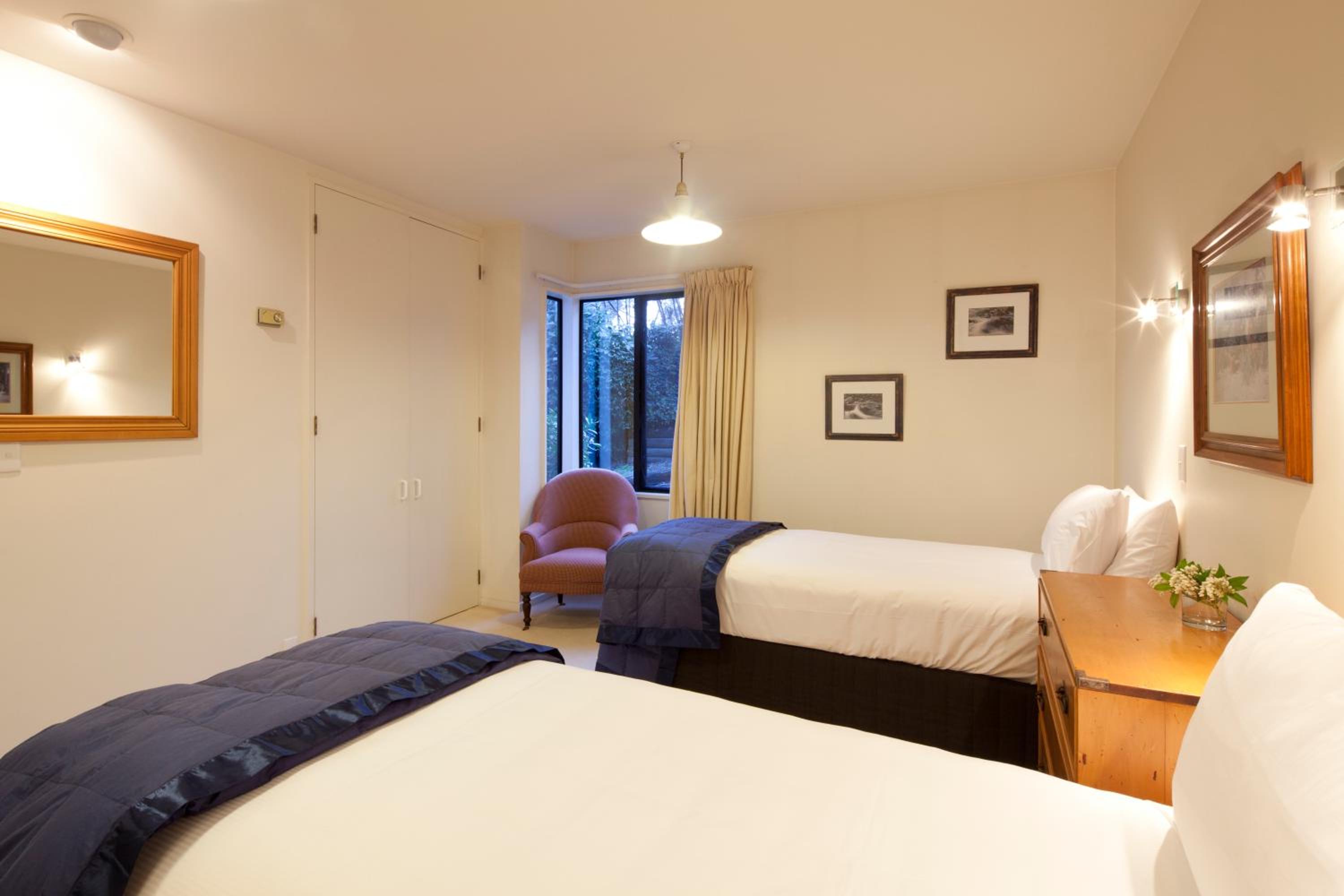 Spinnaker Bay Apartments