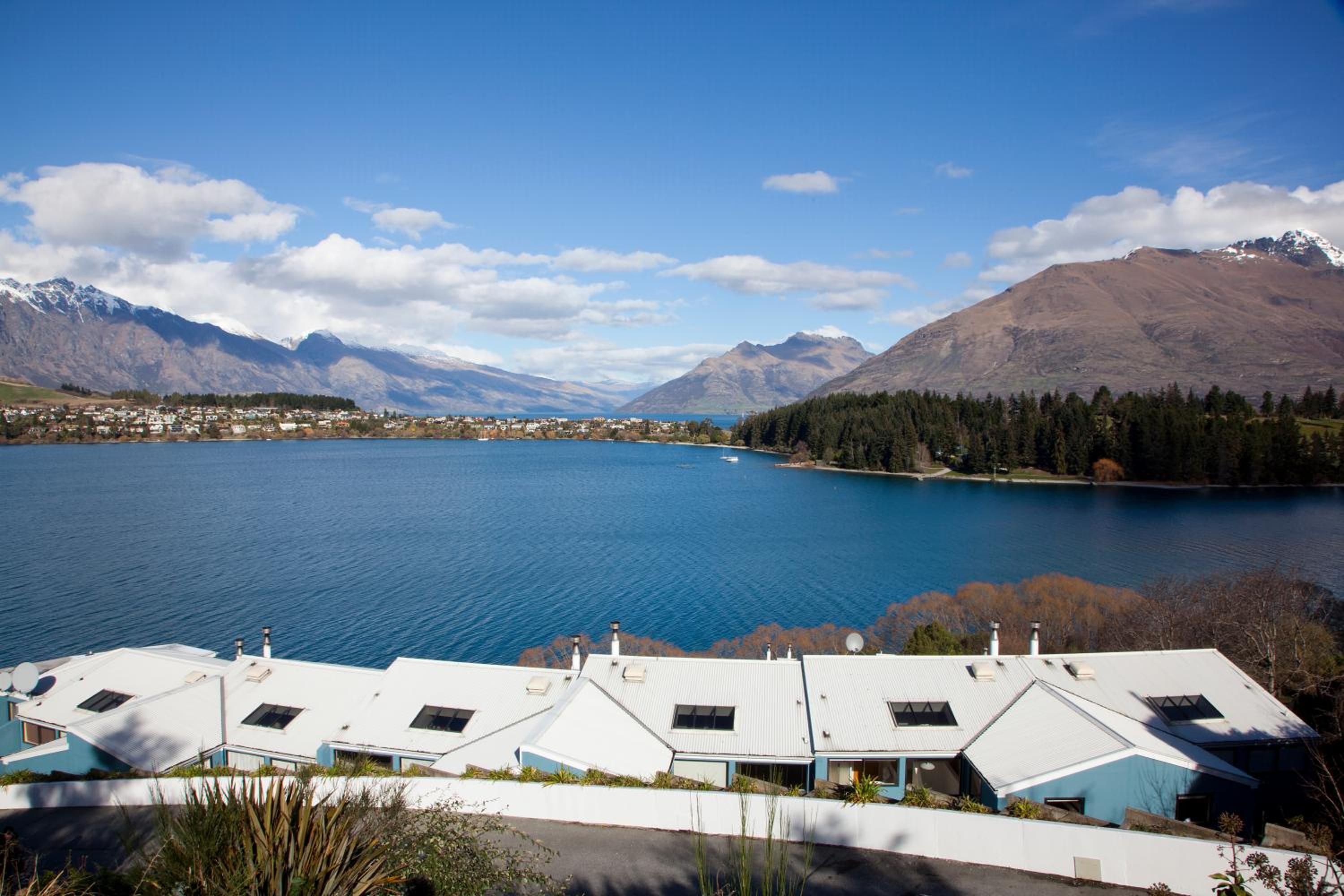 Spinnaker Bay Apartments