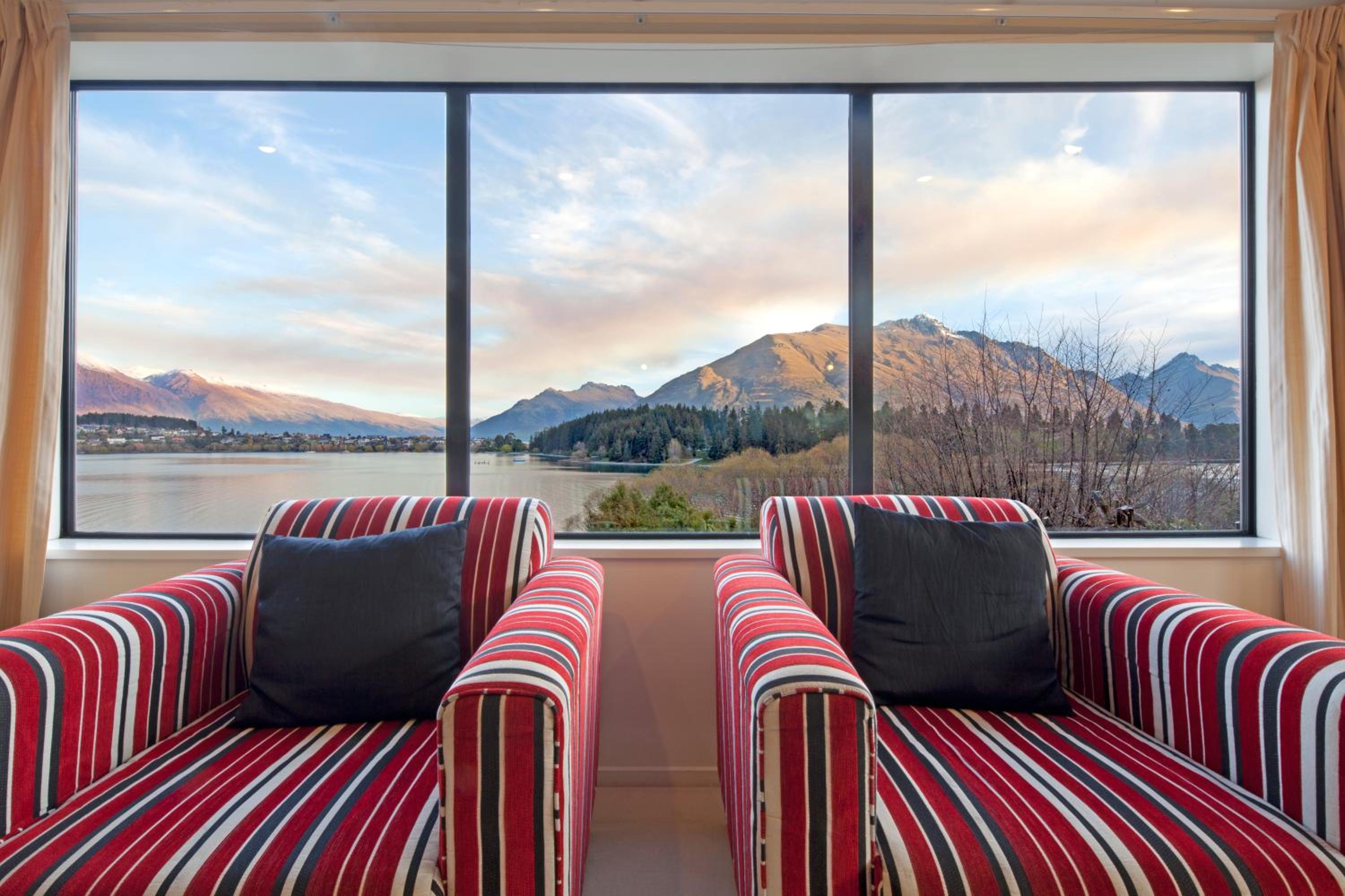 Spinnaker Bay Apartments