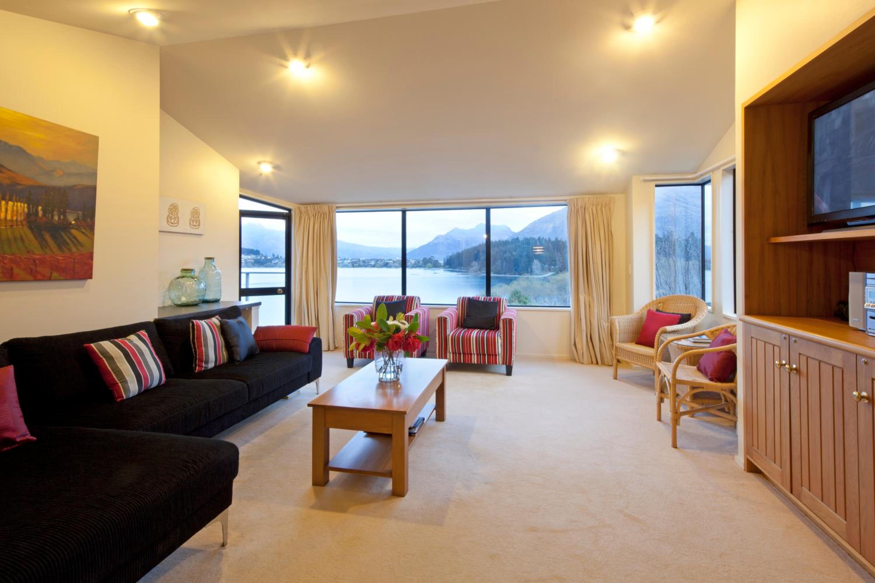 Spinnaker Bay Apartments