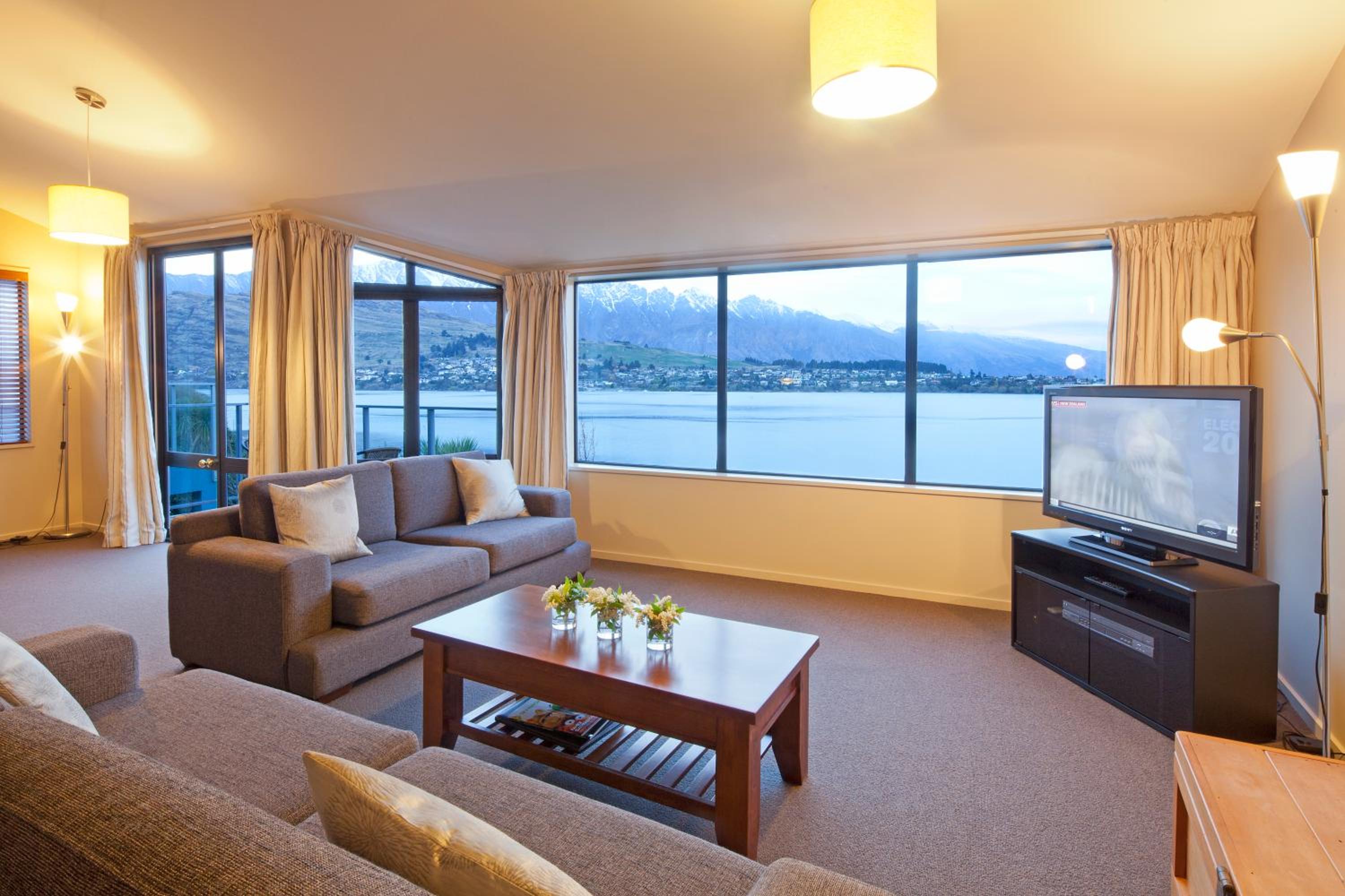 Spinnaker Bay Apartments