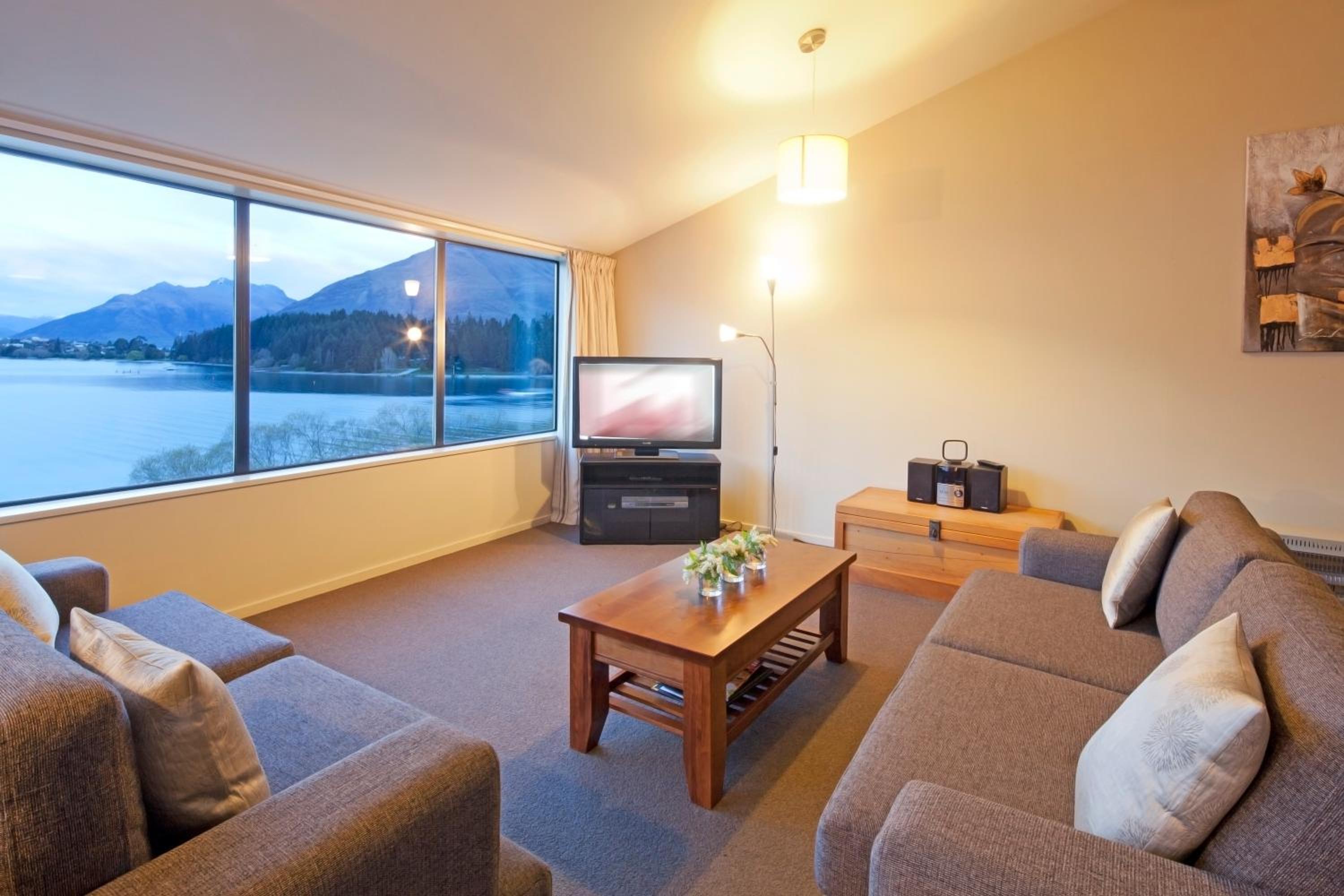 Spinnaker Bay Apartments