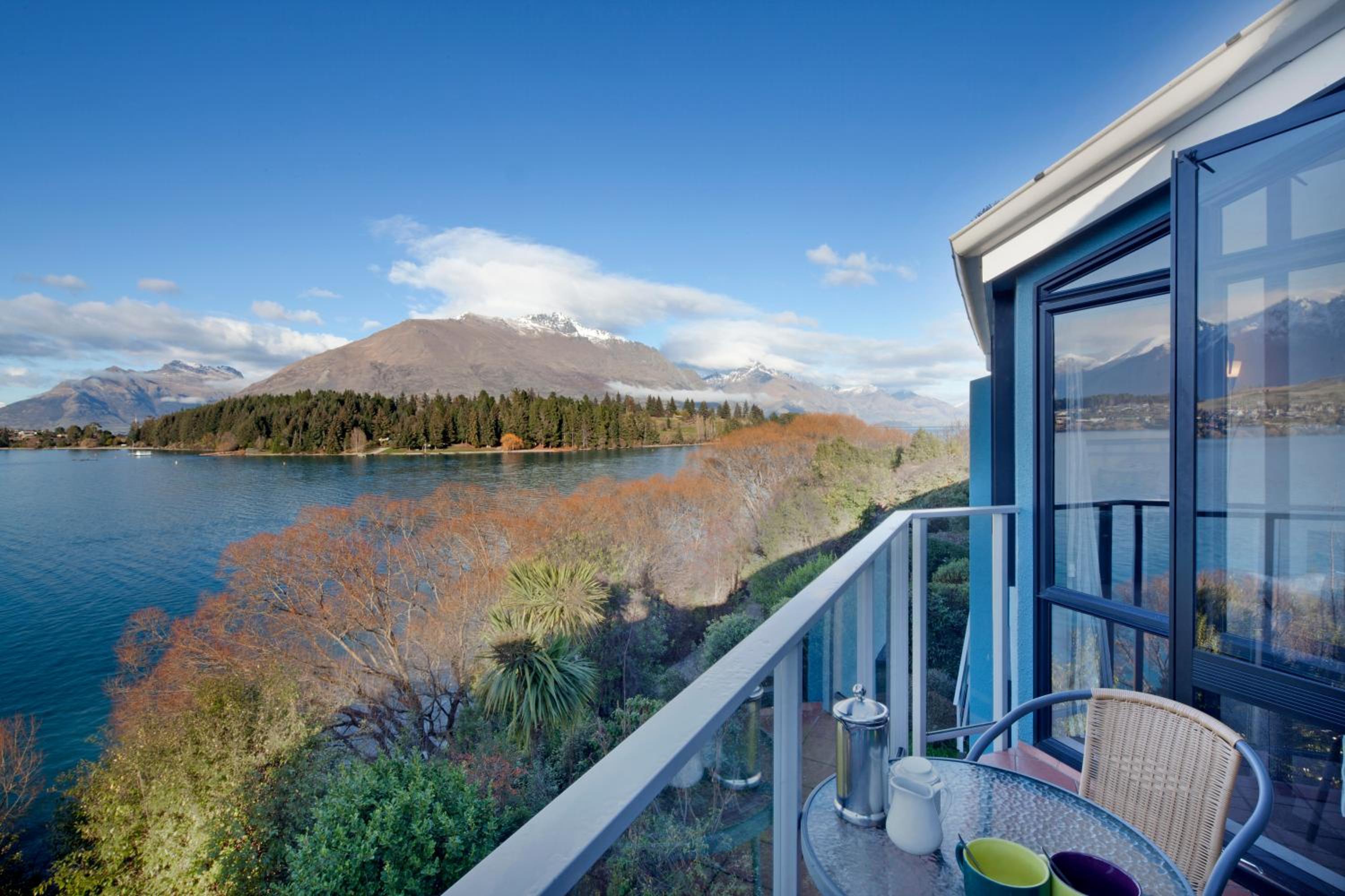 Spinnaker Bay Apartments