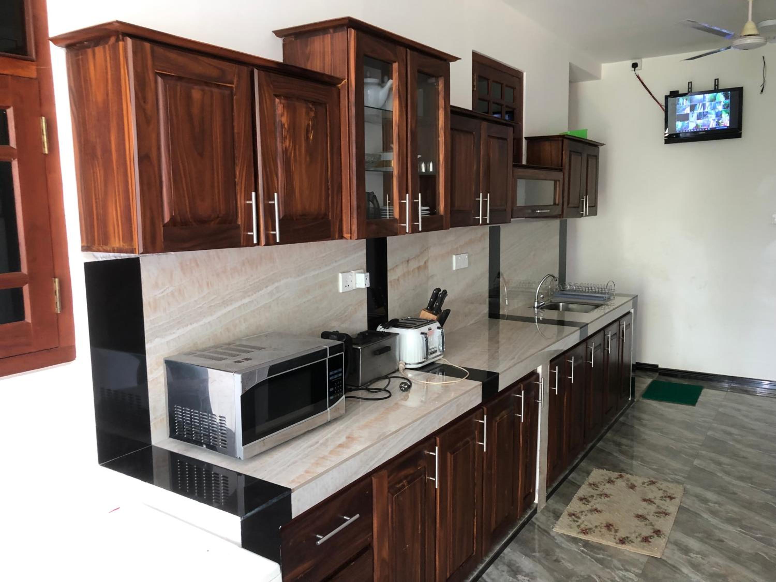Coral Palm Villa and Apartment