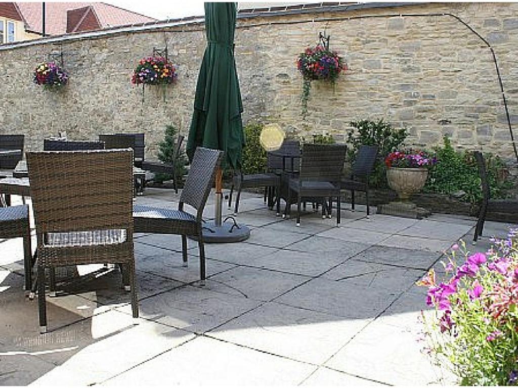 Woodstock Vacations - The Punchbowl Inn - Property Image 2