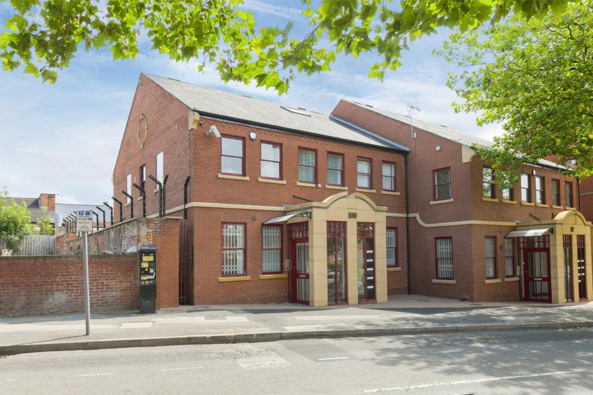 Nottingham City Centre Short Stay Apartments with Parking view 2