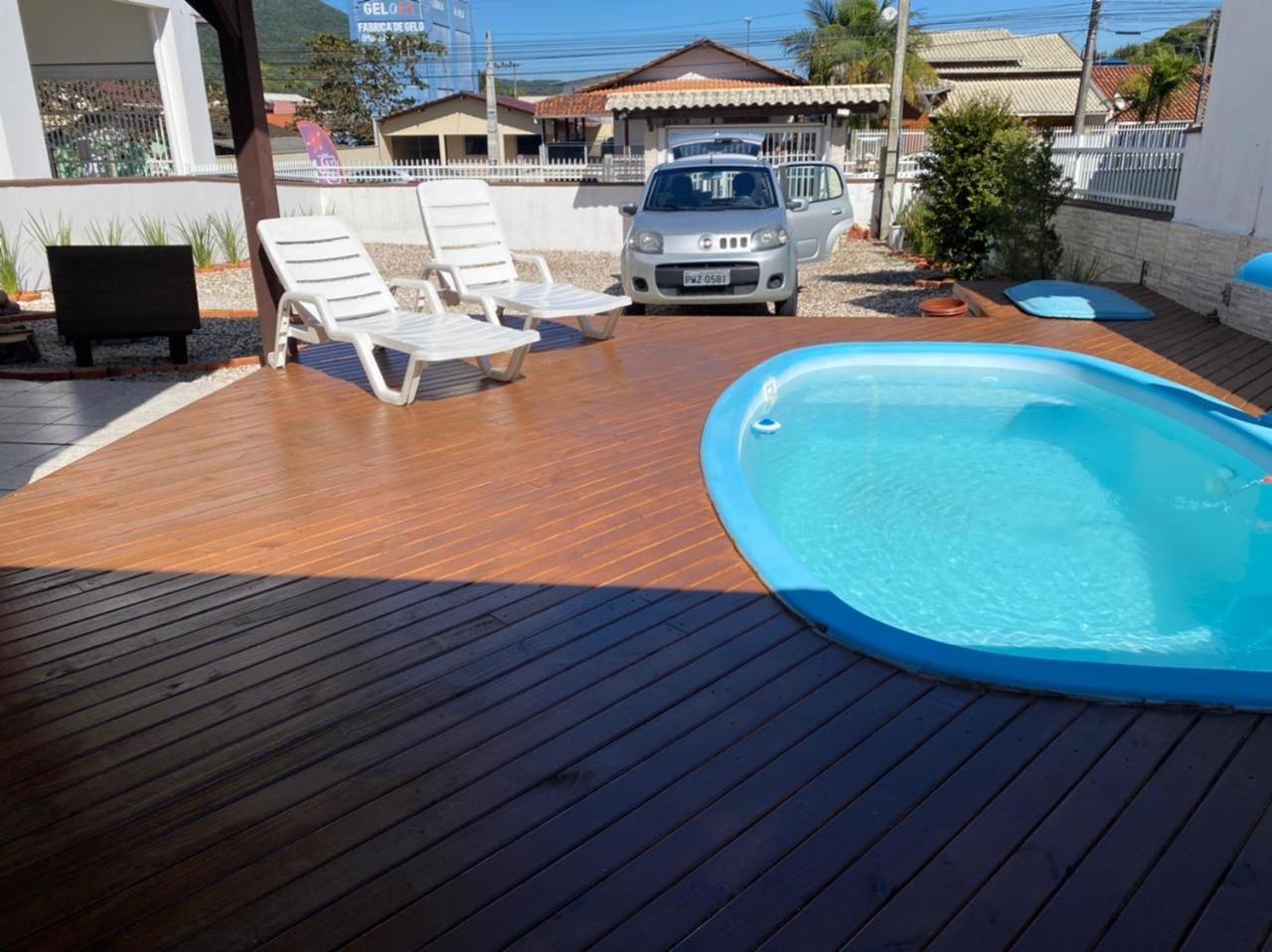 Piscina e Sinuca CASA Beto Carrero 500m do Parque 1 suite e 2 quartos 3bwc a 300m da Praia churrasqueira e estacionamento privado
