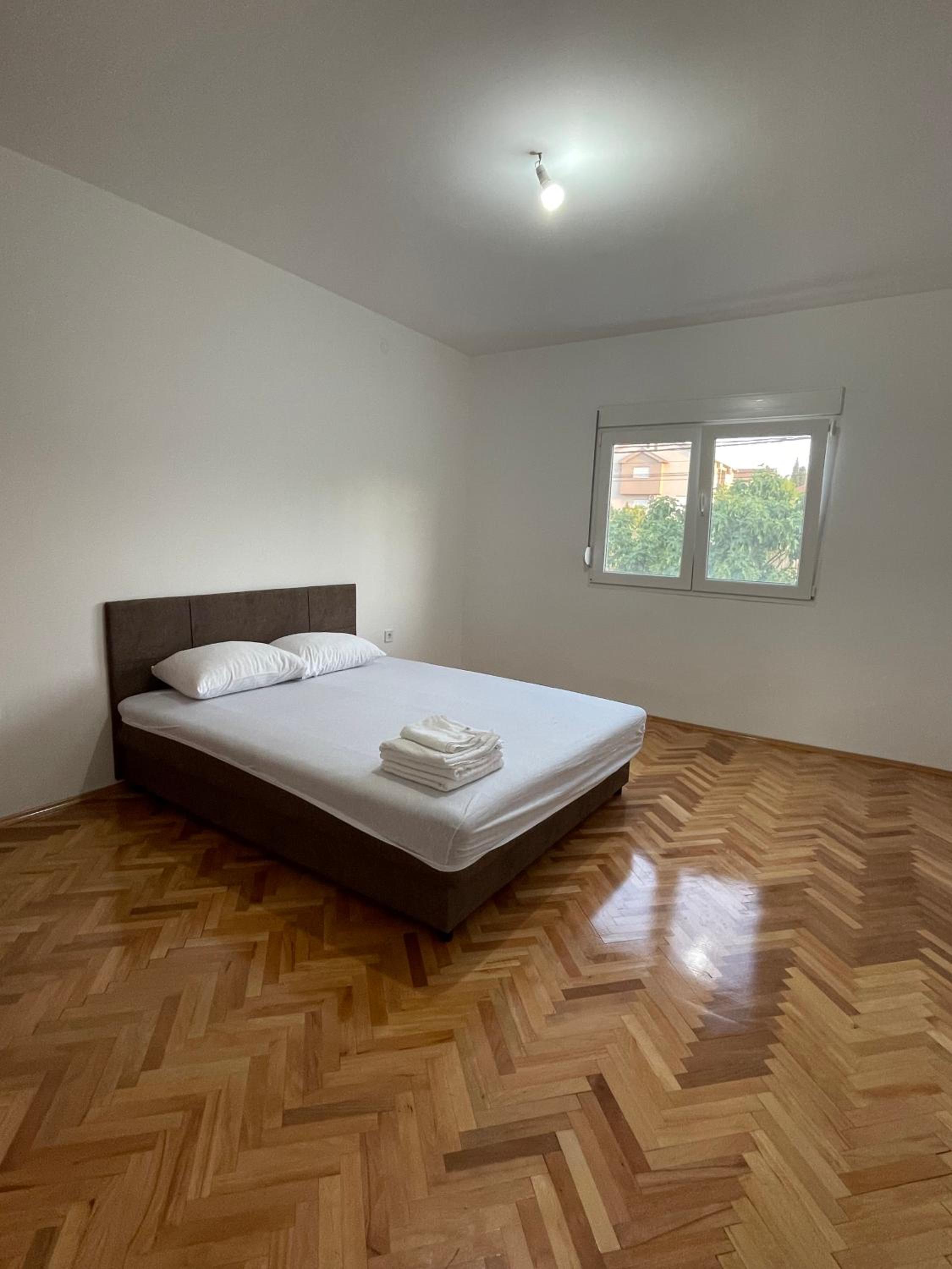 Entire spacious apartment with free parking view 4