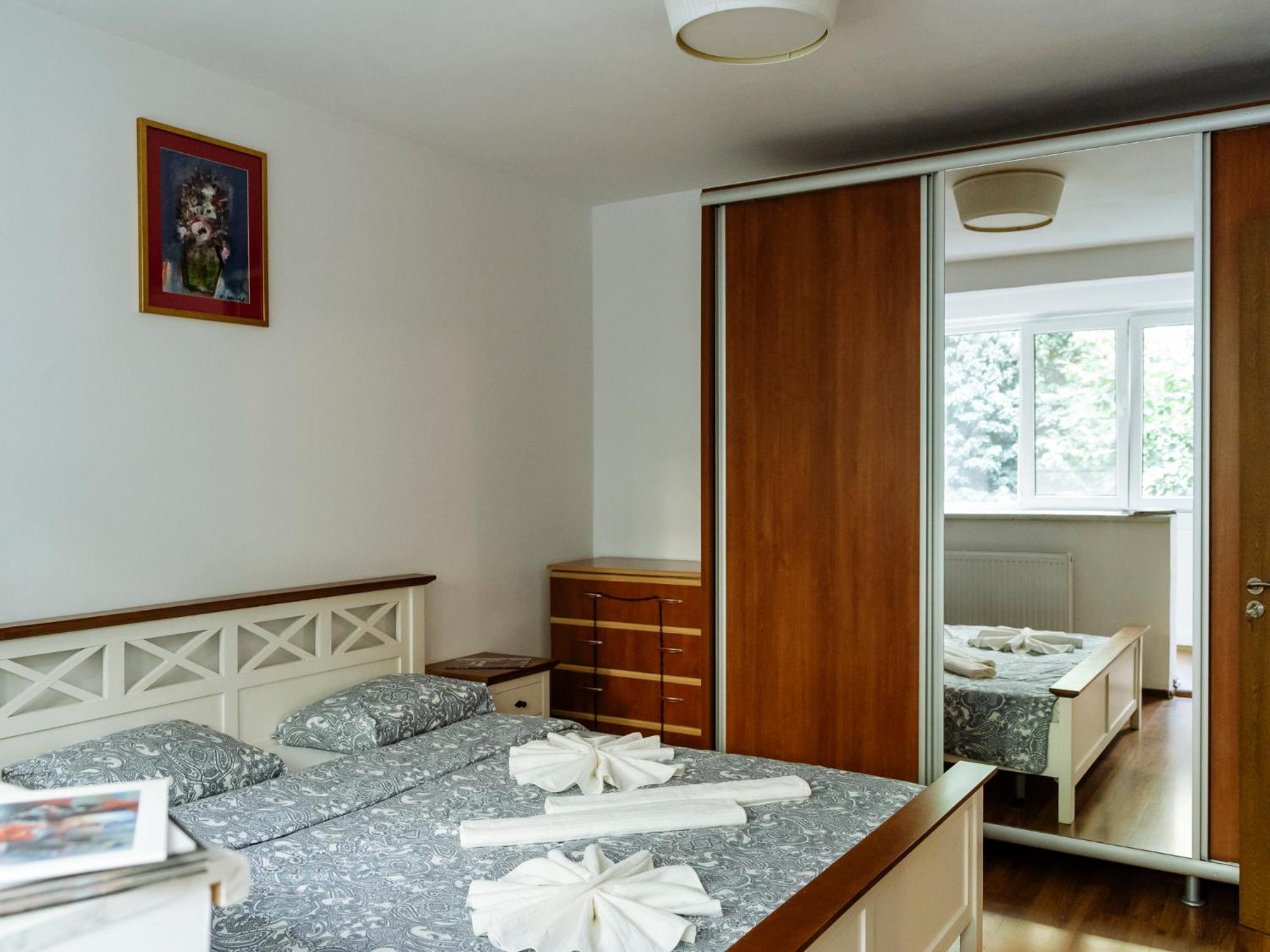 Old Town Historic Apartment with Backyard Mini Park view 5