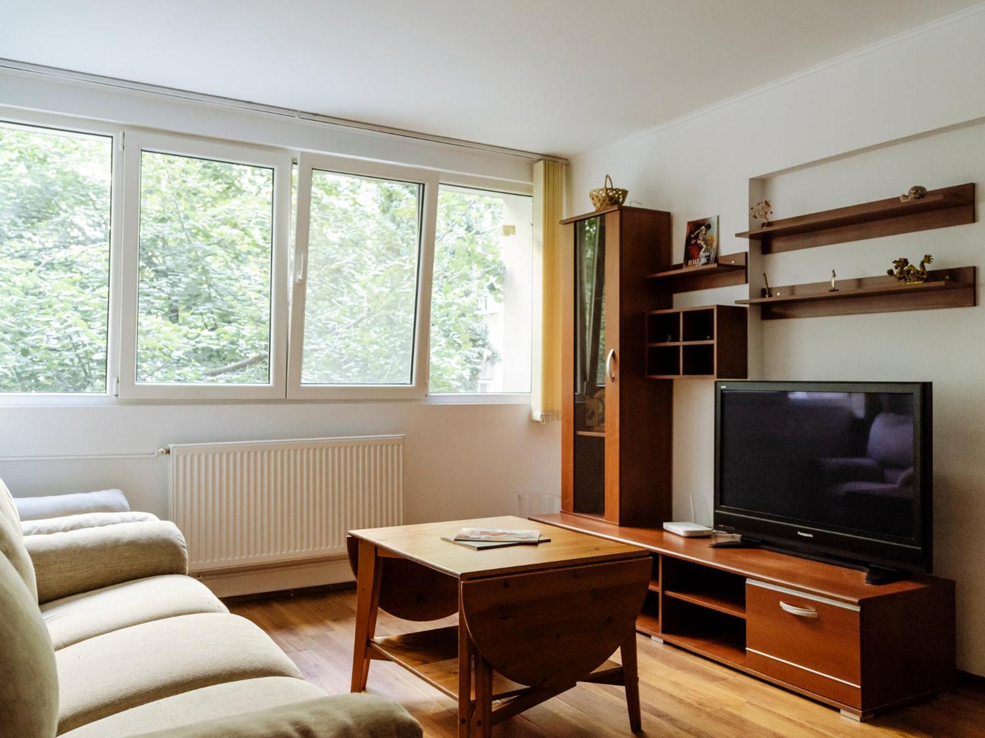 Old Town Historic Apartment with Backyard Mini Park view 3