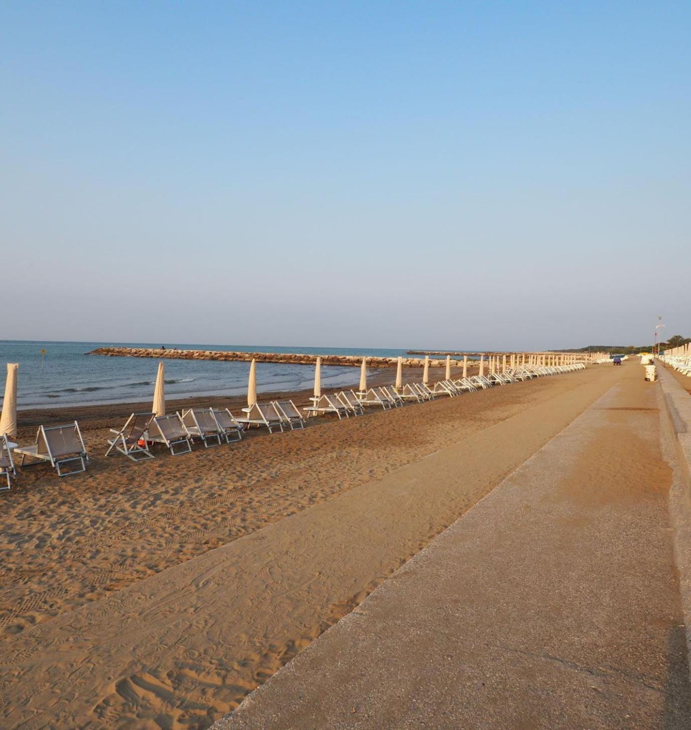 villetta con piscina a due passi dal mare view 3