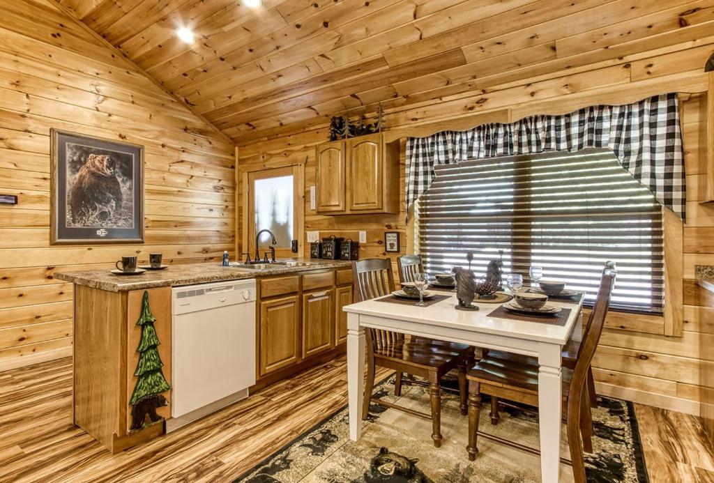 Bear Hugs, Free Tickets, Hot Tub, WIFI!!! view 2