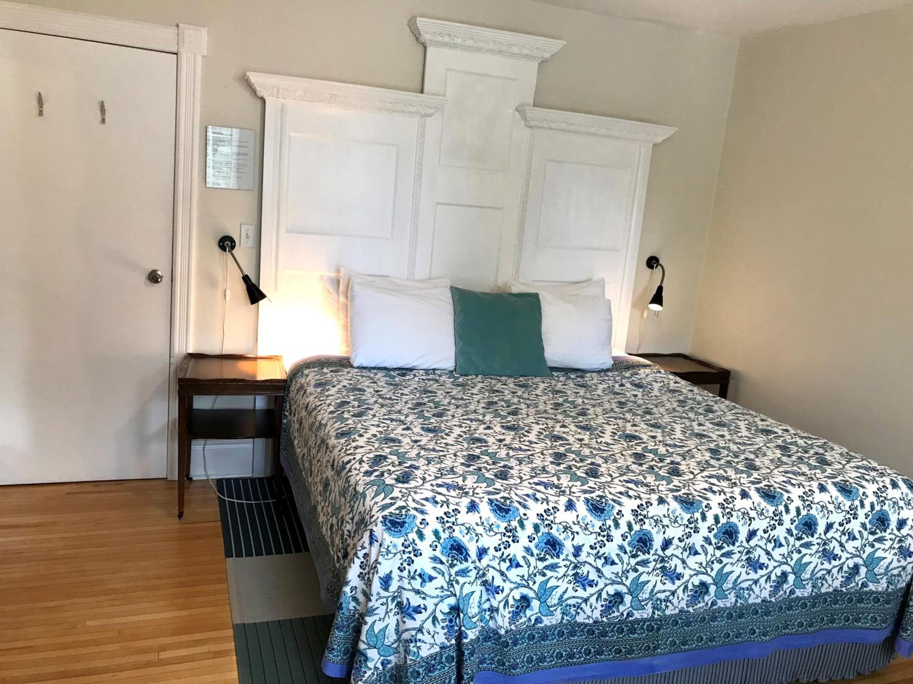 Ellis House Bed & Breakfast