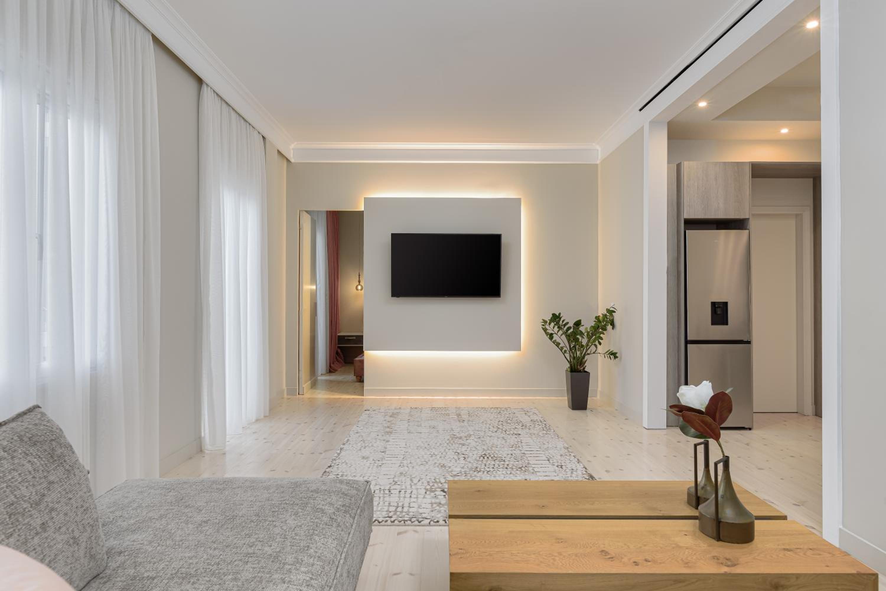 THIRAMENOUS RESIDENCE