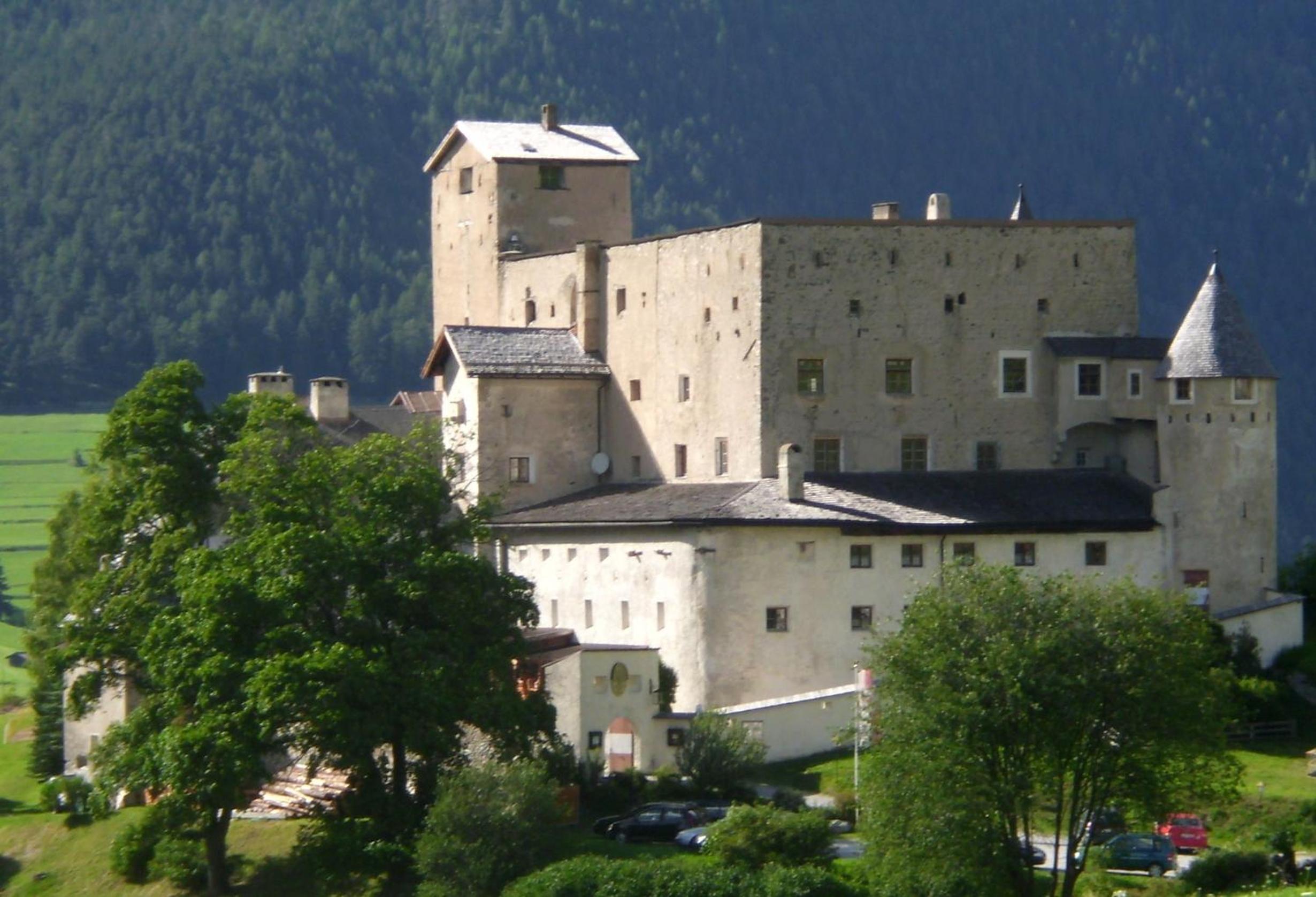 Schloss Naudersberg