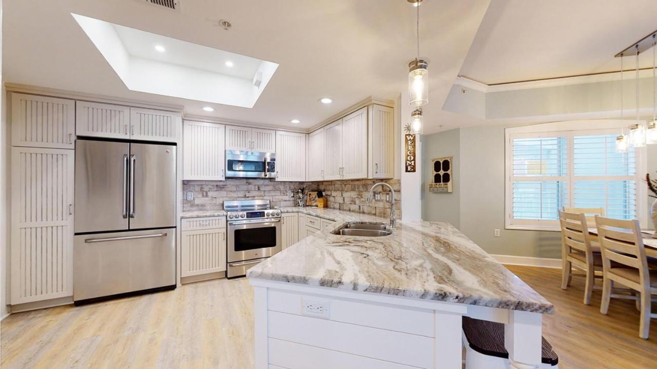 5402 Hampton Place South view 3