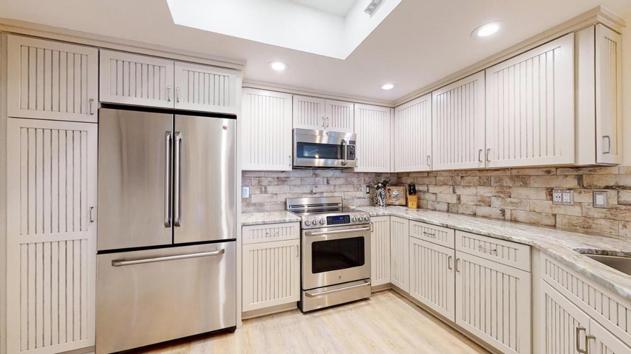 5402 Hampton Place South view 5