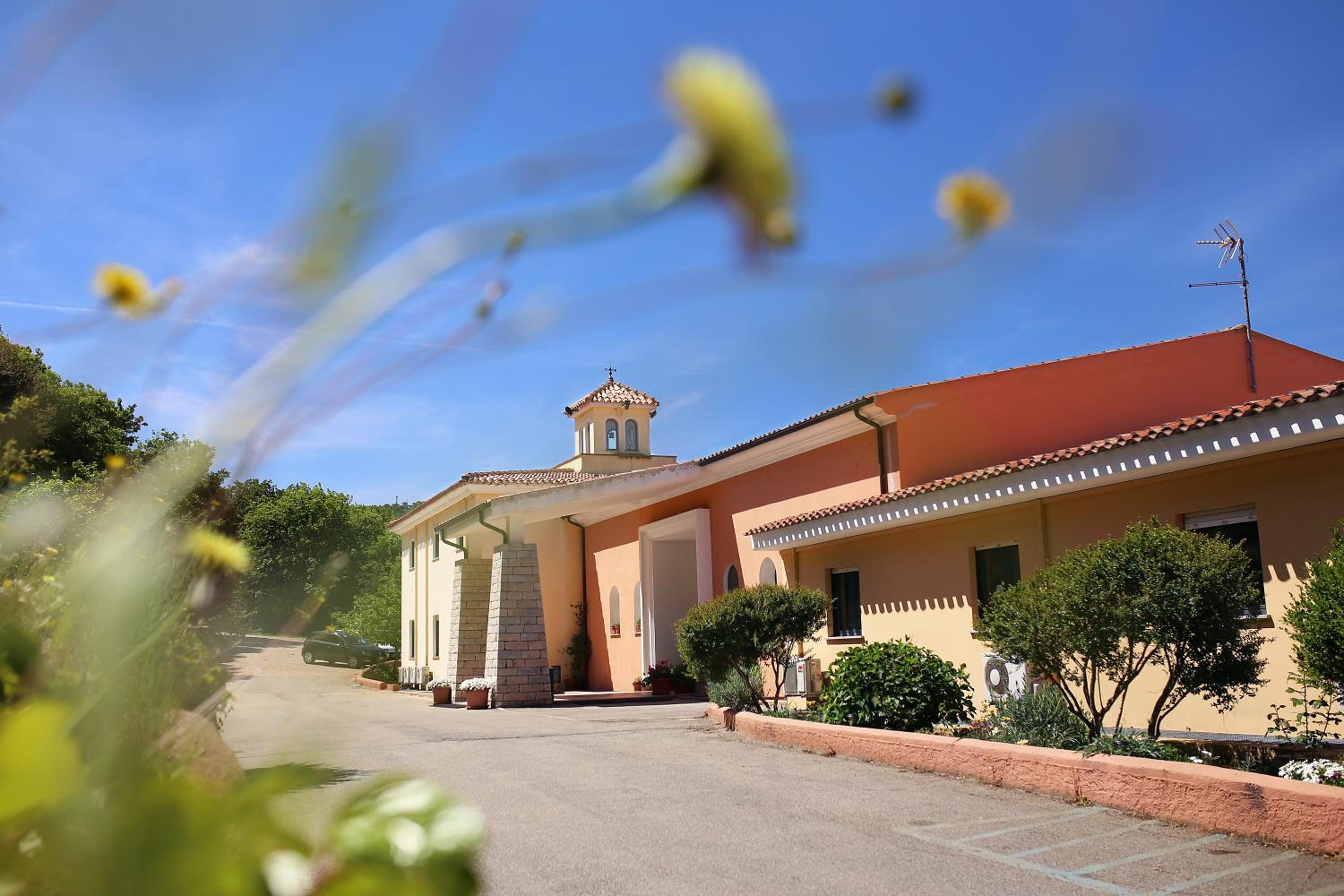 Hotel Pausania Inn - Image 1