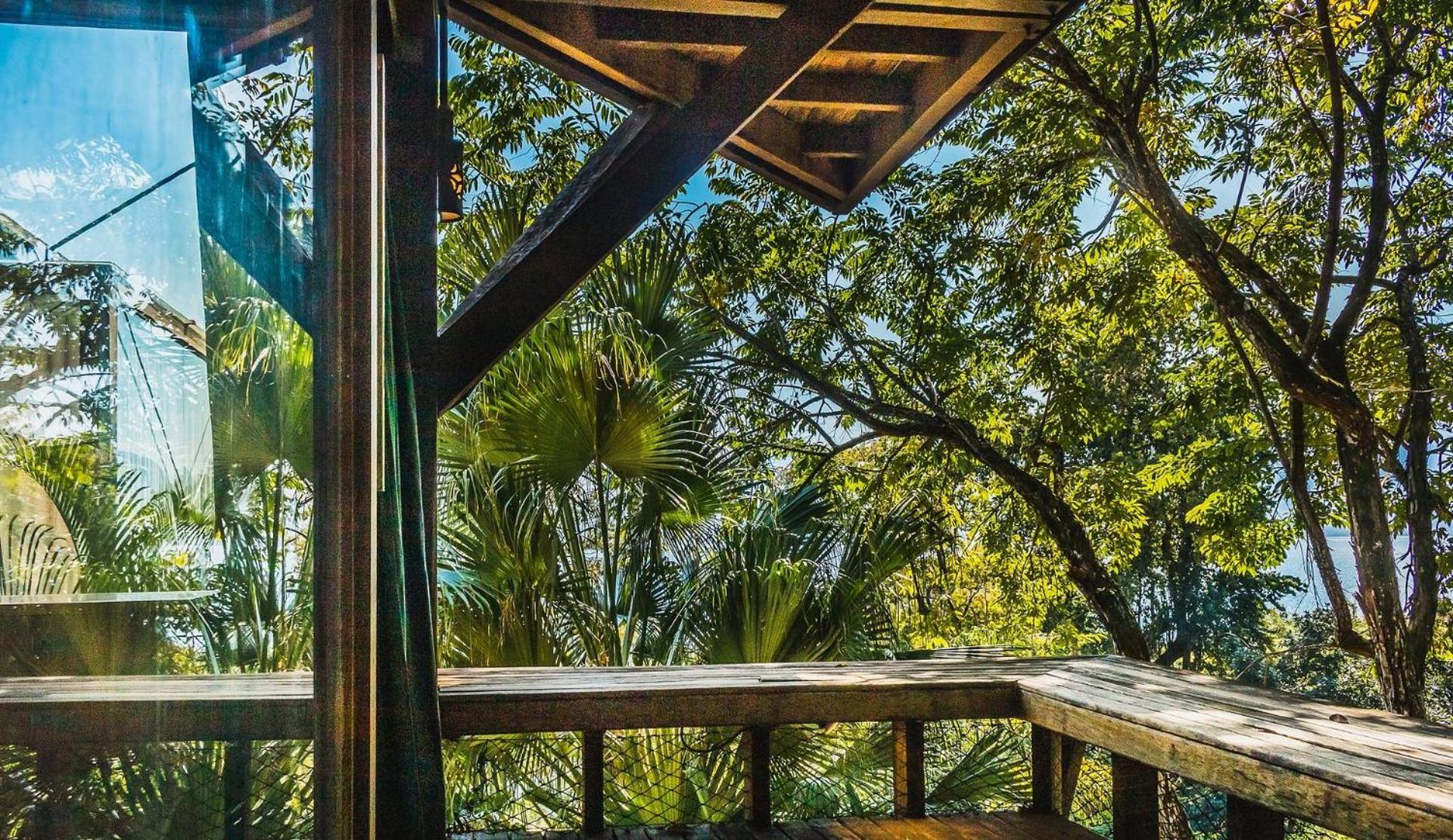 Luxury house with jacuzzi near Porto São Pedro