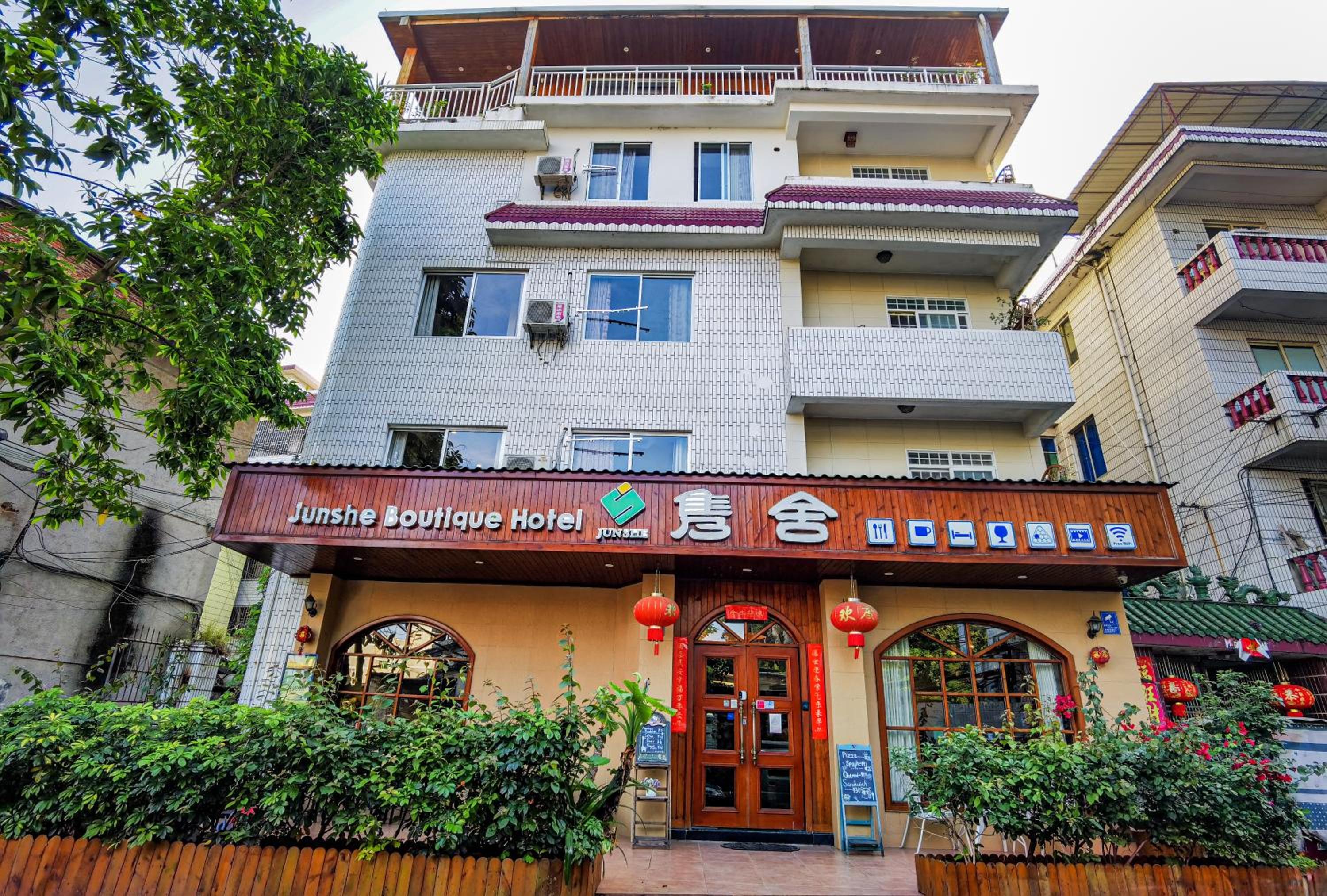 Junshe Boutique Guest House-Complementary pick up servie for a 3-night stay in a deluxe room